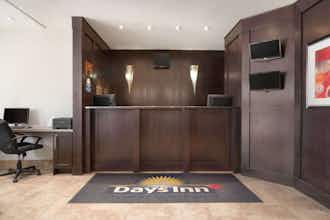 Hotel Days Inn Calgary Northwest photo 2