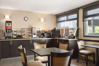 Hotel Days Inn Calgary Northwest photo 3