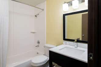 Hotel Super 8 by Wyndham Marietta photo 2