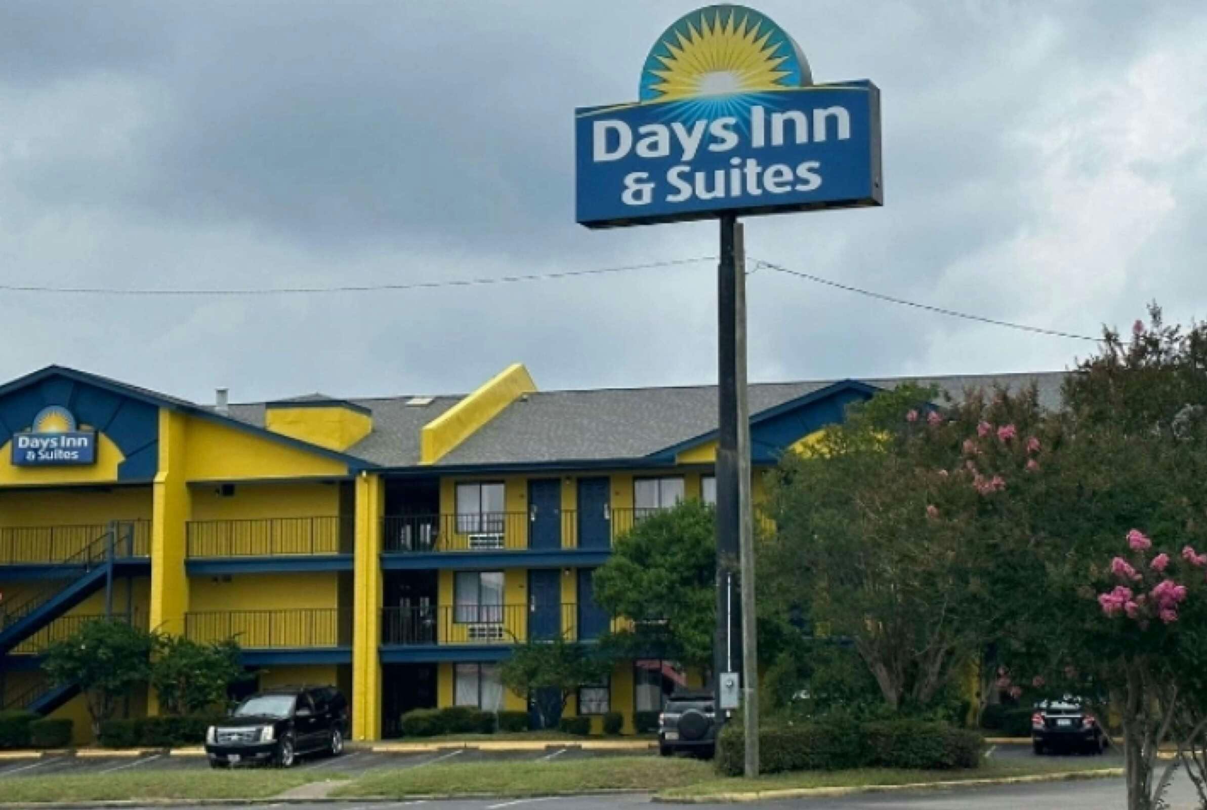 Days Inn and Suites Mobile