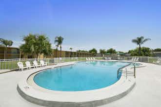 Hotel Howard Johnson Winter Haven FL photo 2