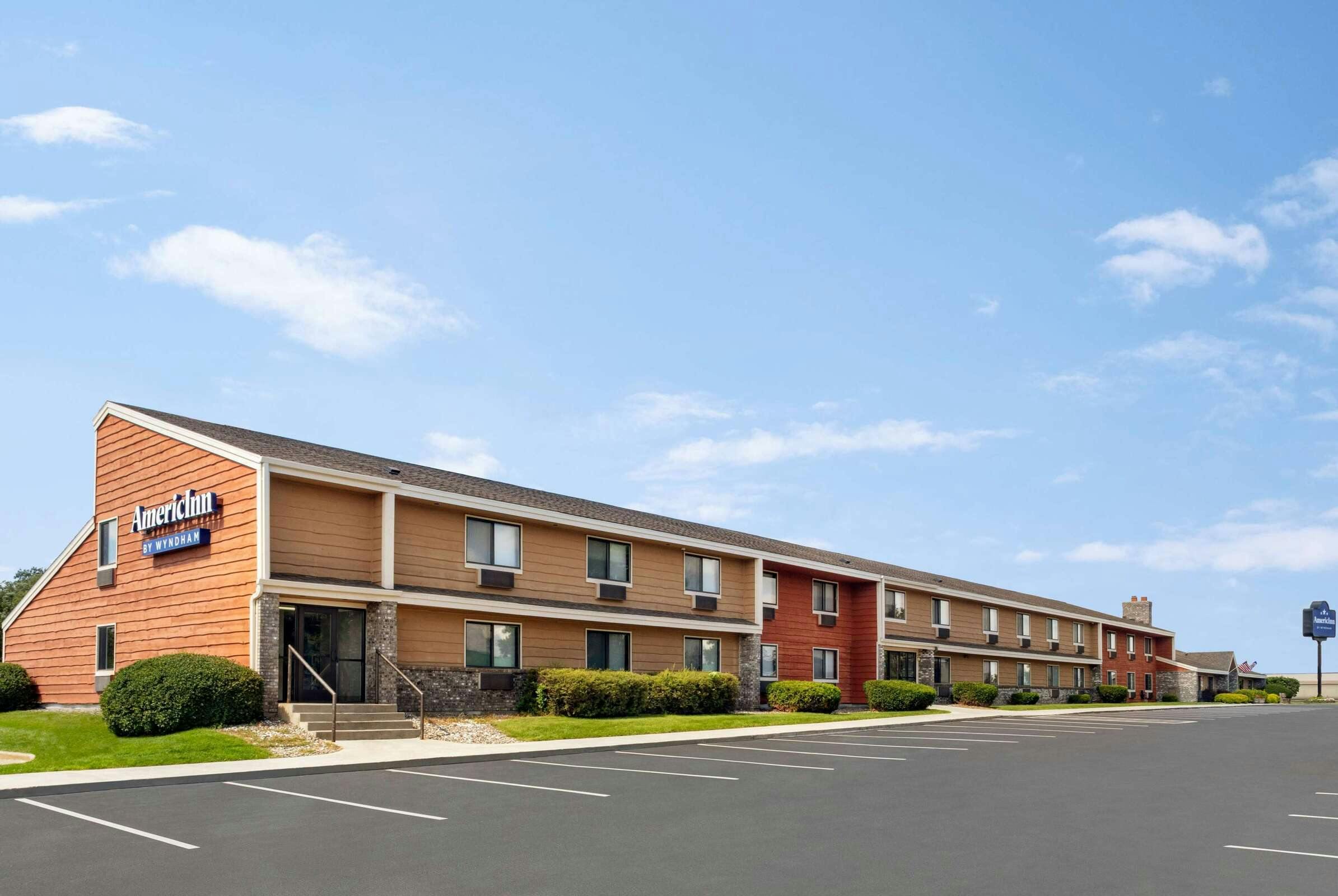 Hotel AmericInn by Wyndham Bemidji photo 1