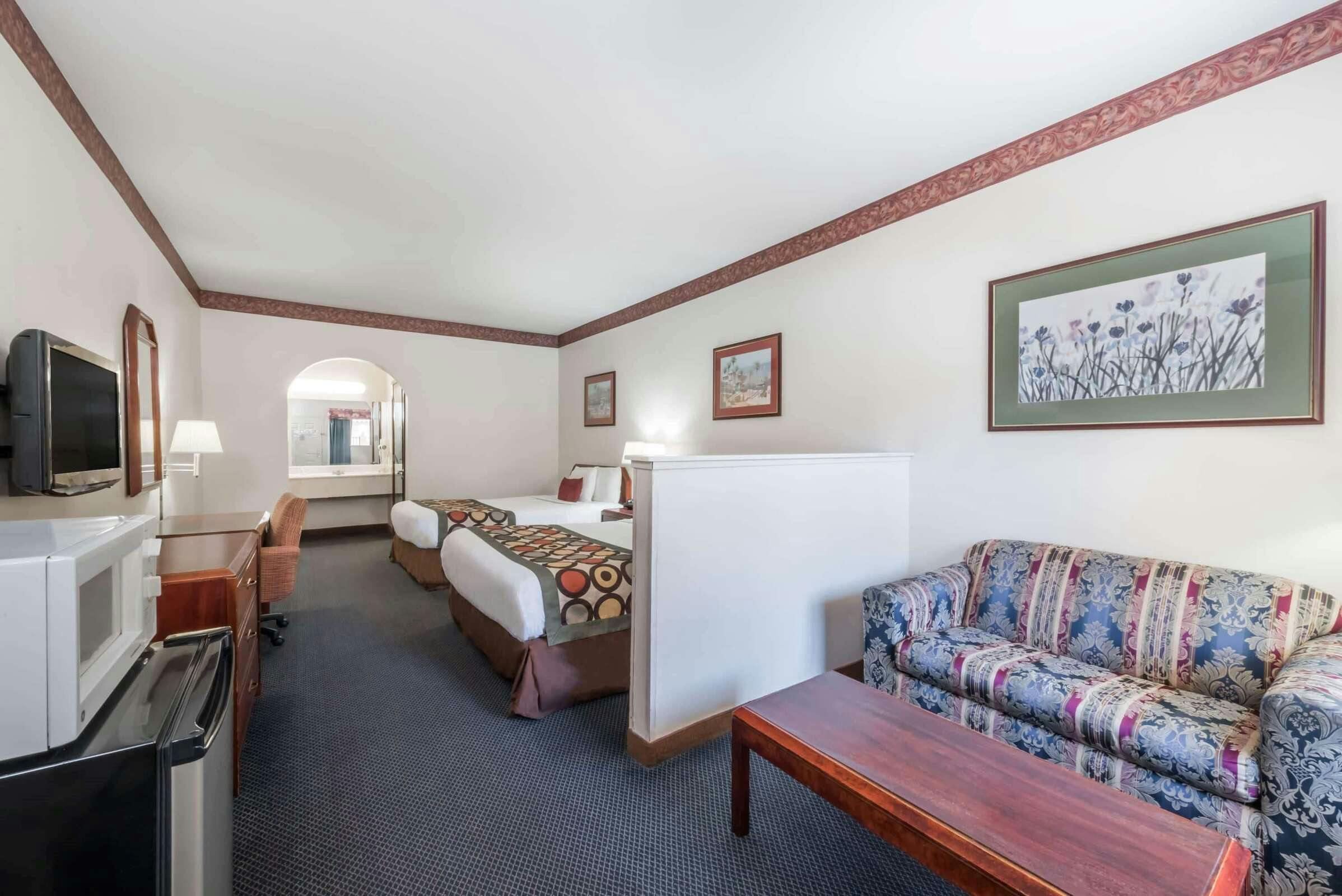 Hotel Super 8 by Wyndham Weslaco photo 4