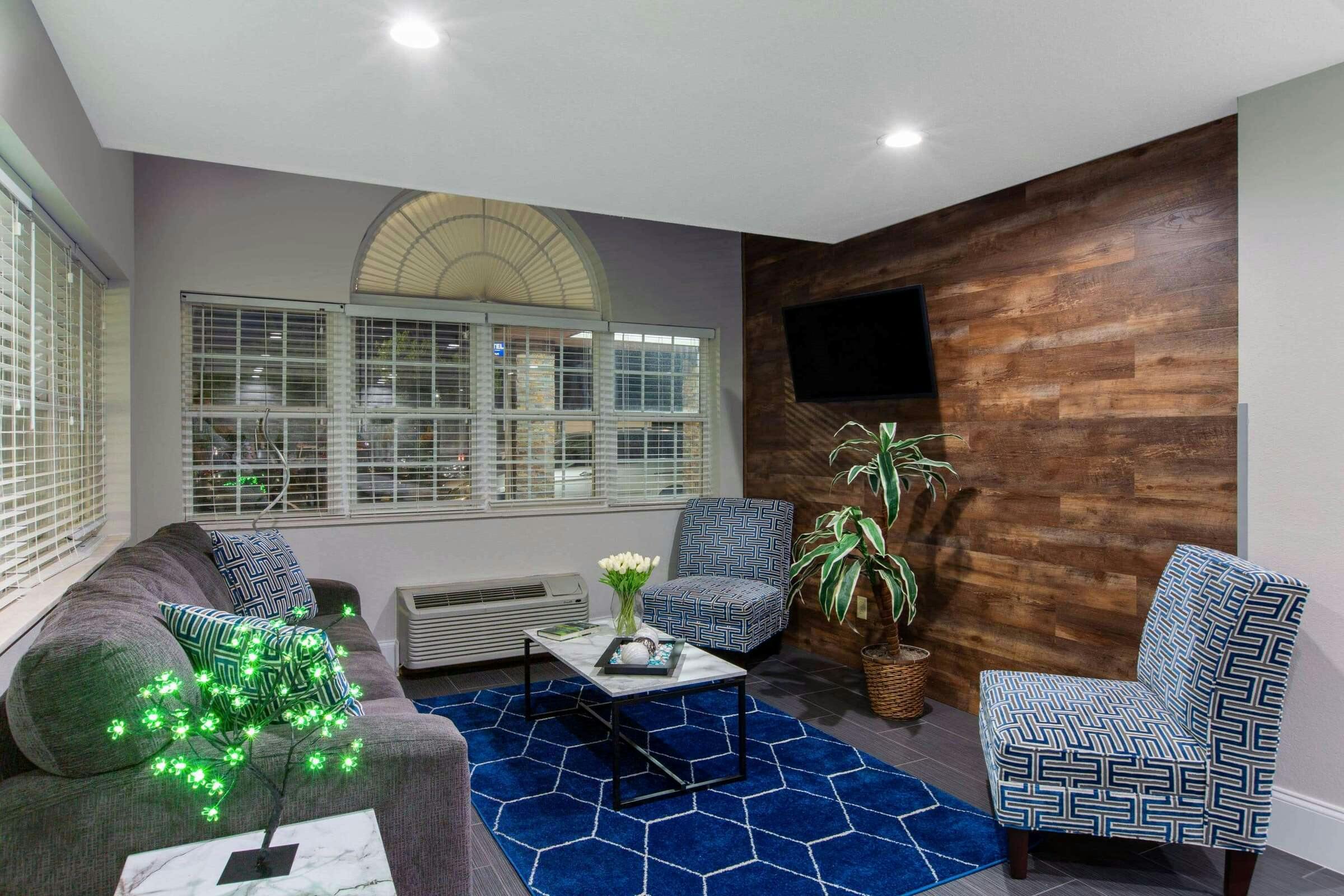 Hotel Microtel Inn & Suites by Wyndham Augusta Riverwatch photo 3