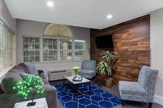 Hotel Microtel Inn & Suites by Wyndham Augusta Riverwatch photo 3