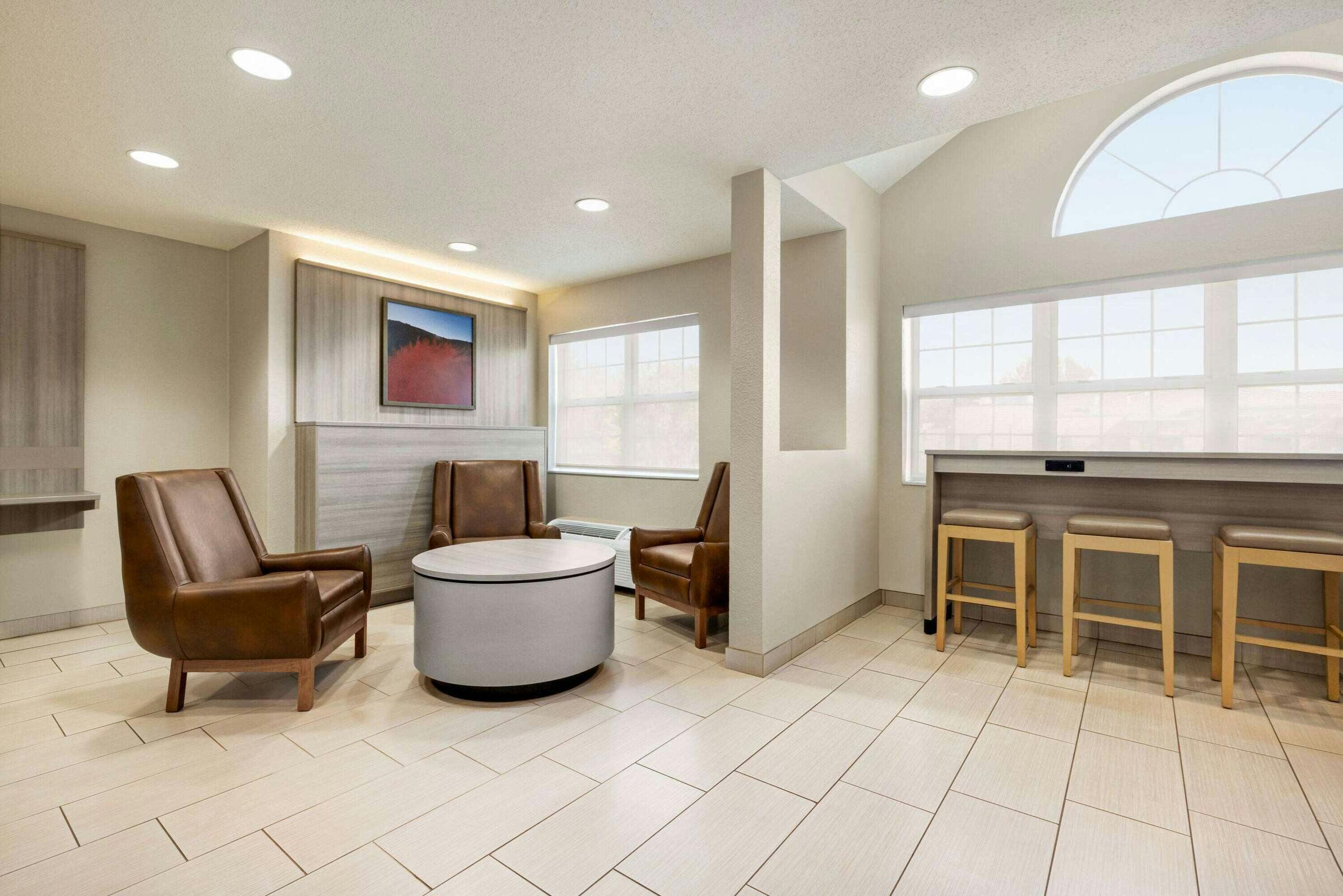 Hotel Microtel Inn & Suites by Wyndham New Ulm photo 1