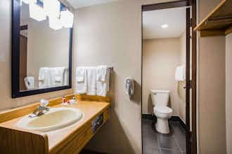 Hotel Baymont Appleton photo 5