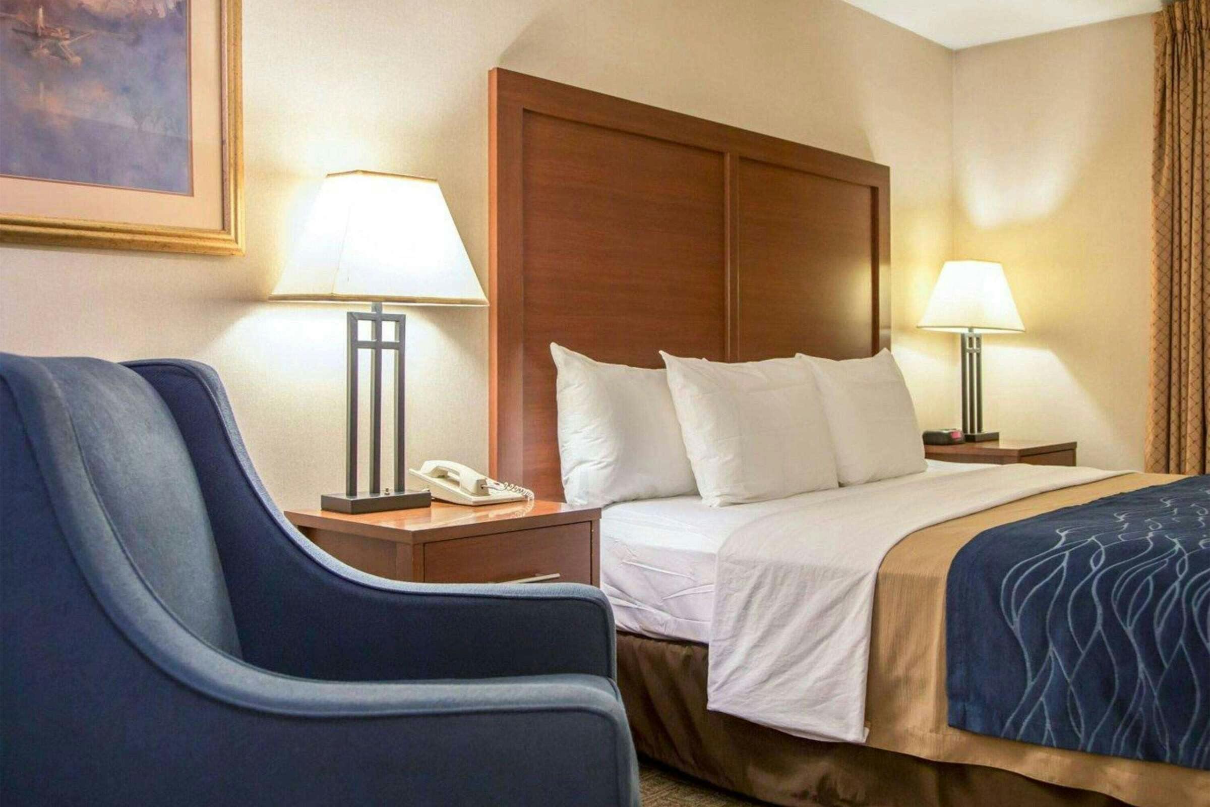 Hotel Wingate Anchorage Downtown photo 2