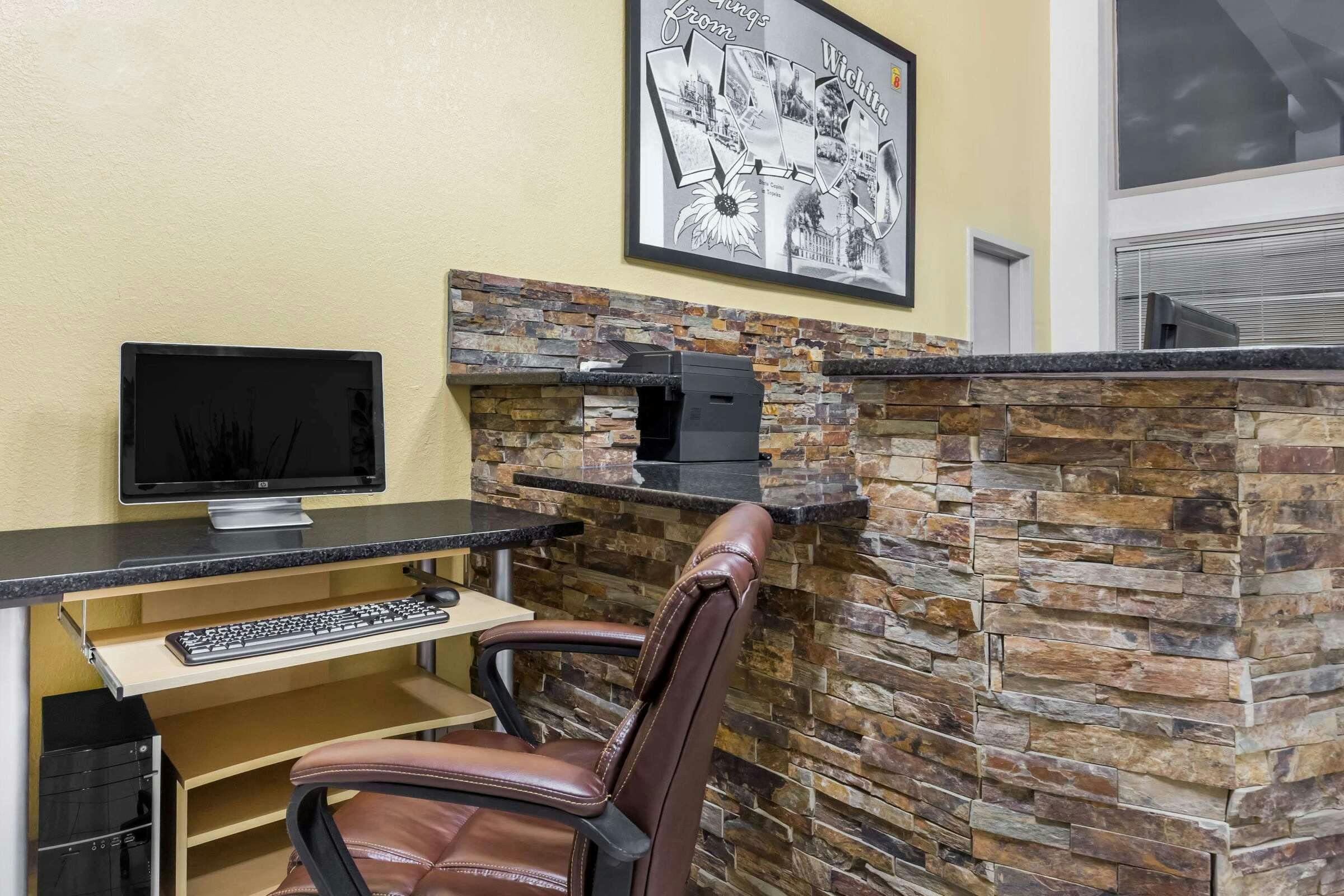 Hotel Super 8 by Wyndham Wichita Airport photo 3