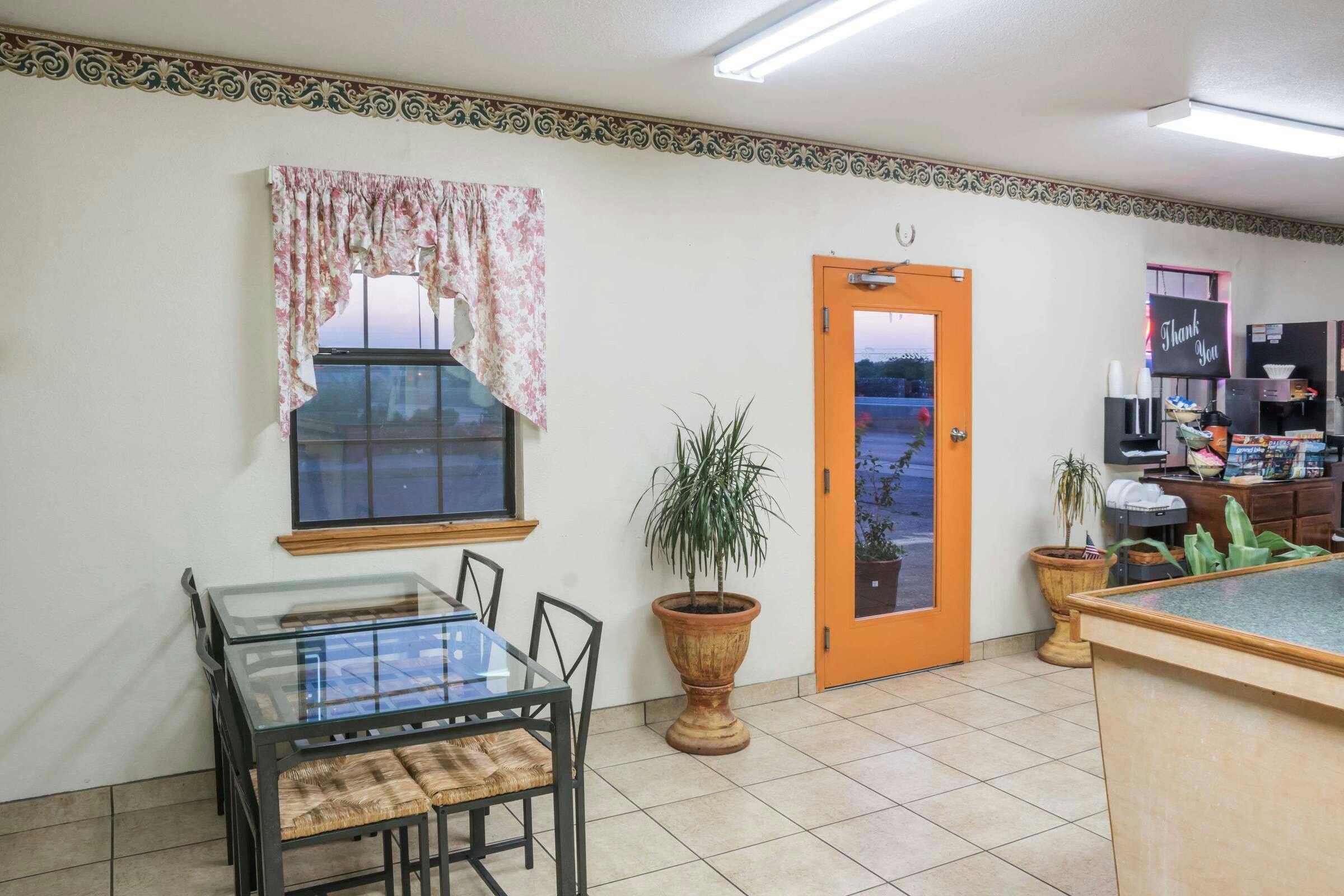 Hotel Travelodge by Wyndham Temple photo 1