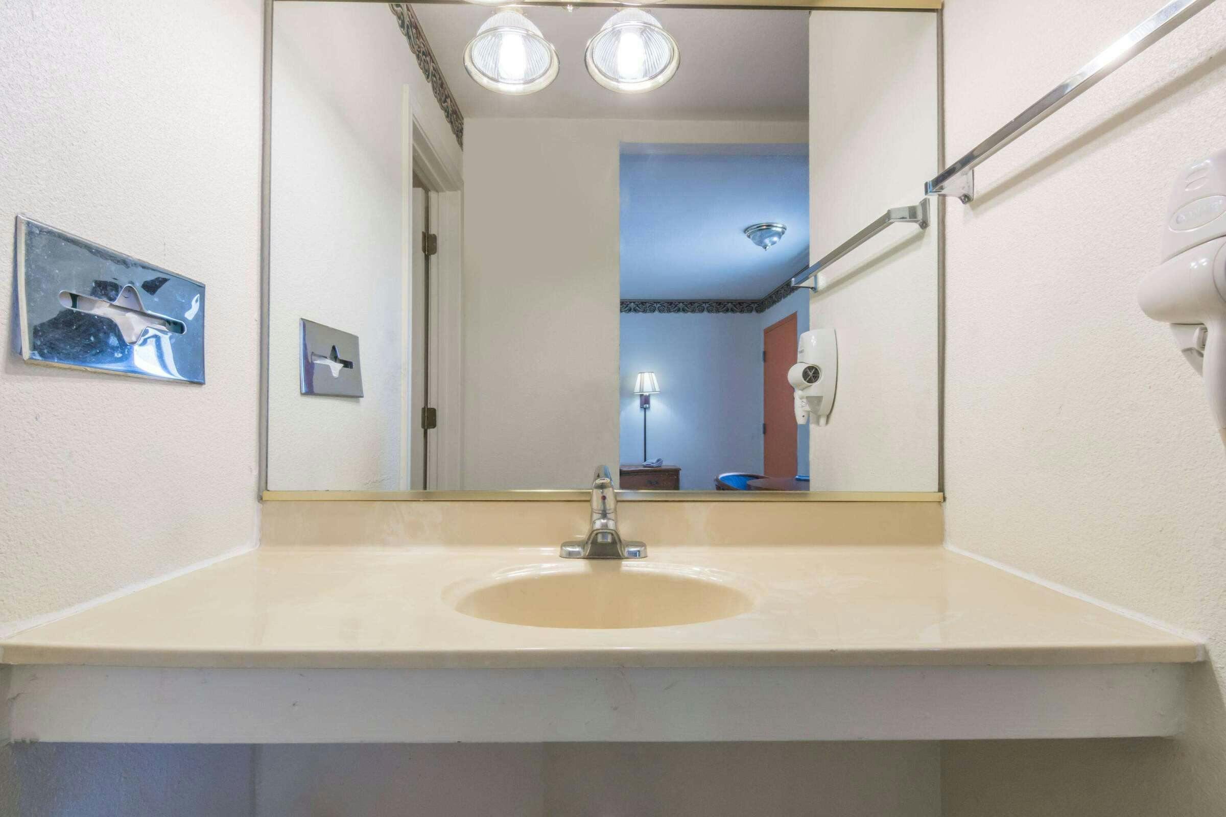 Hotel Travelodge by Wyndham Temple photo 4