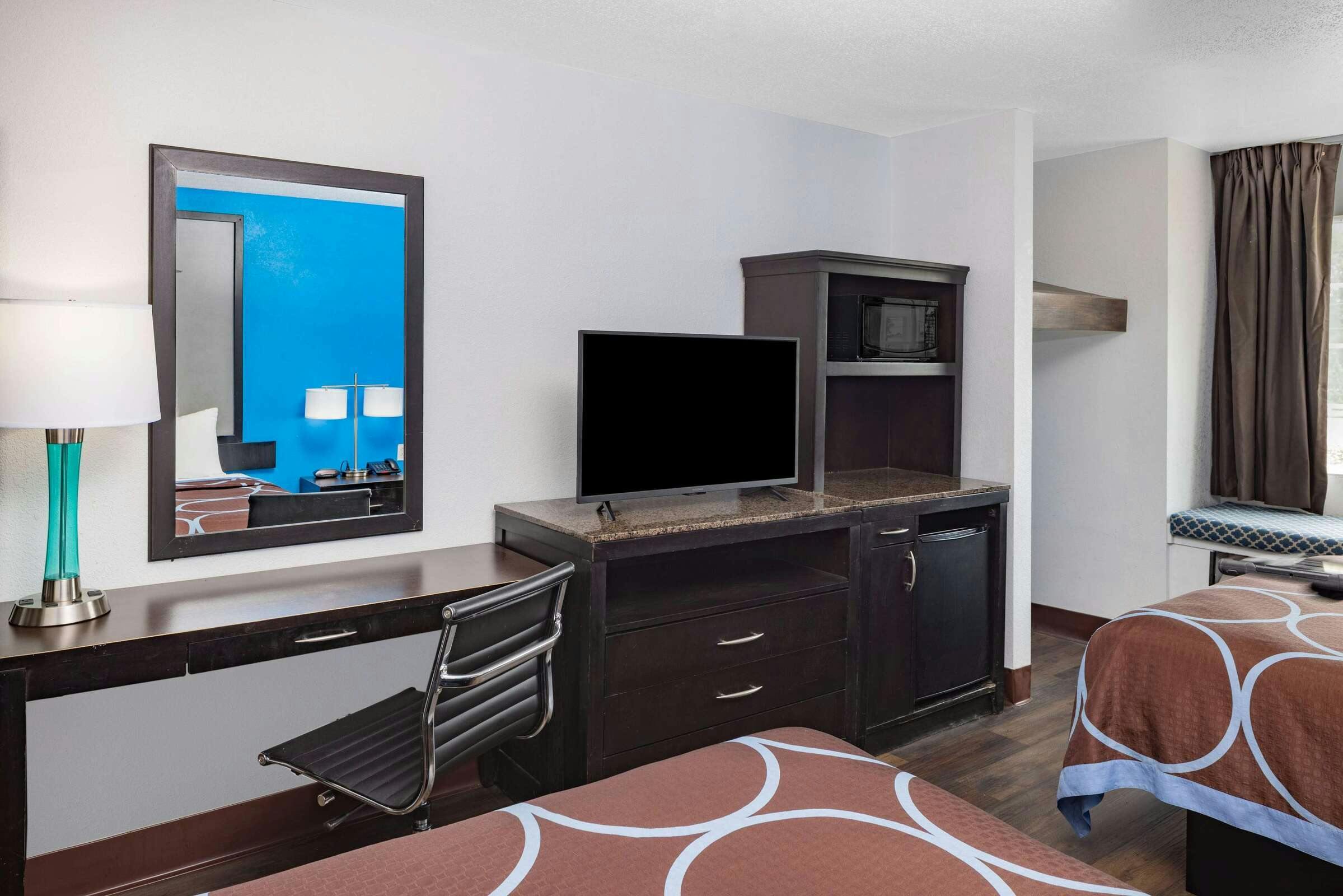 Hotel Super 8 Pensacola photo 3
