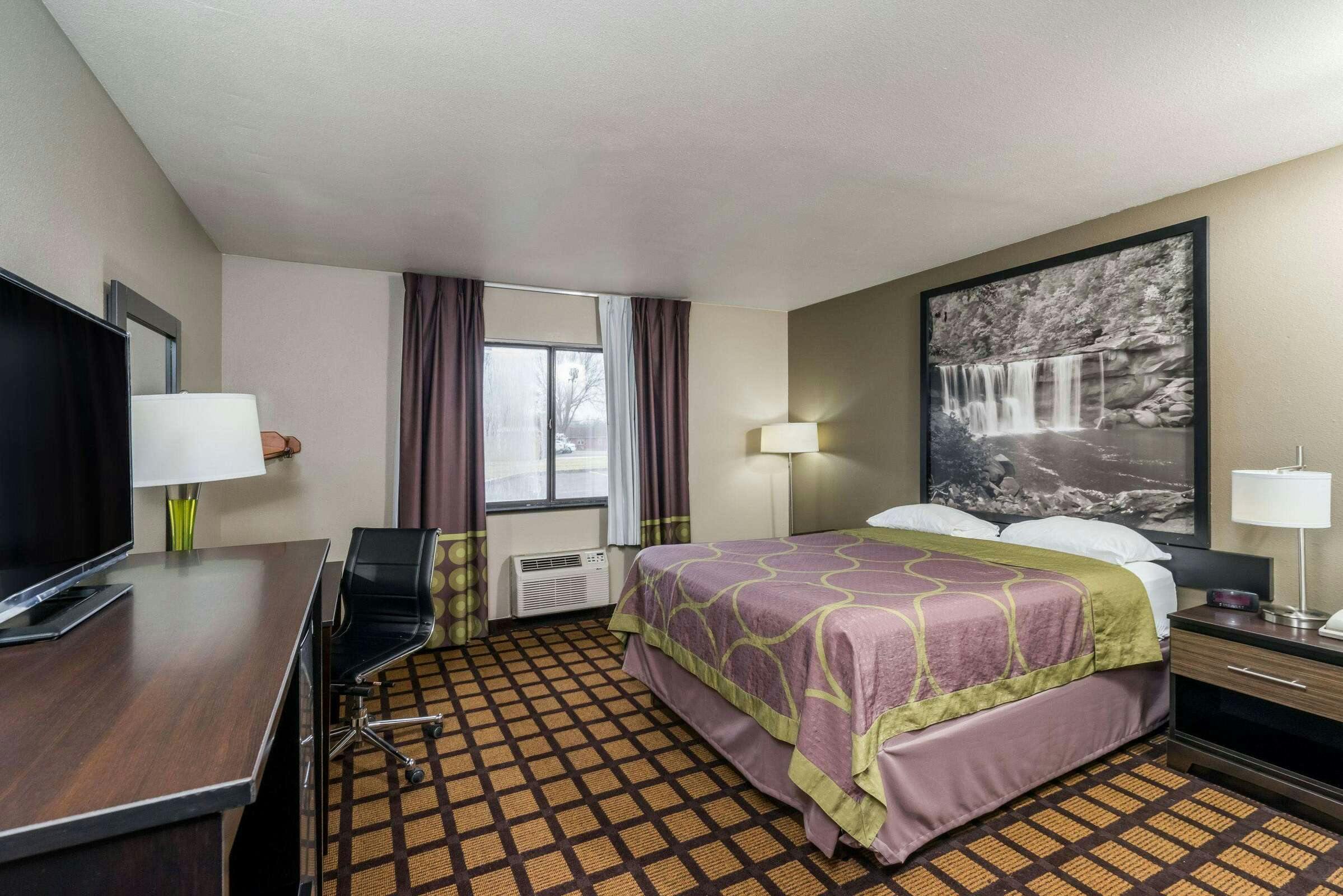 Hotel Super 8 Munfordville KY photo 1
