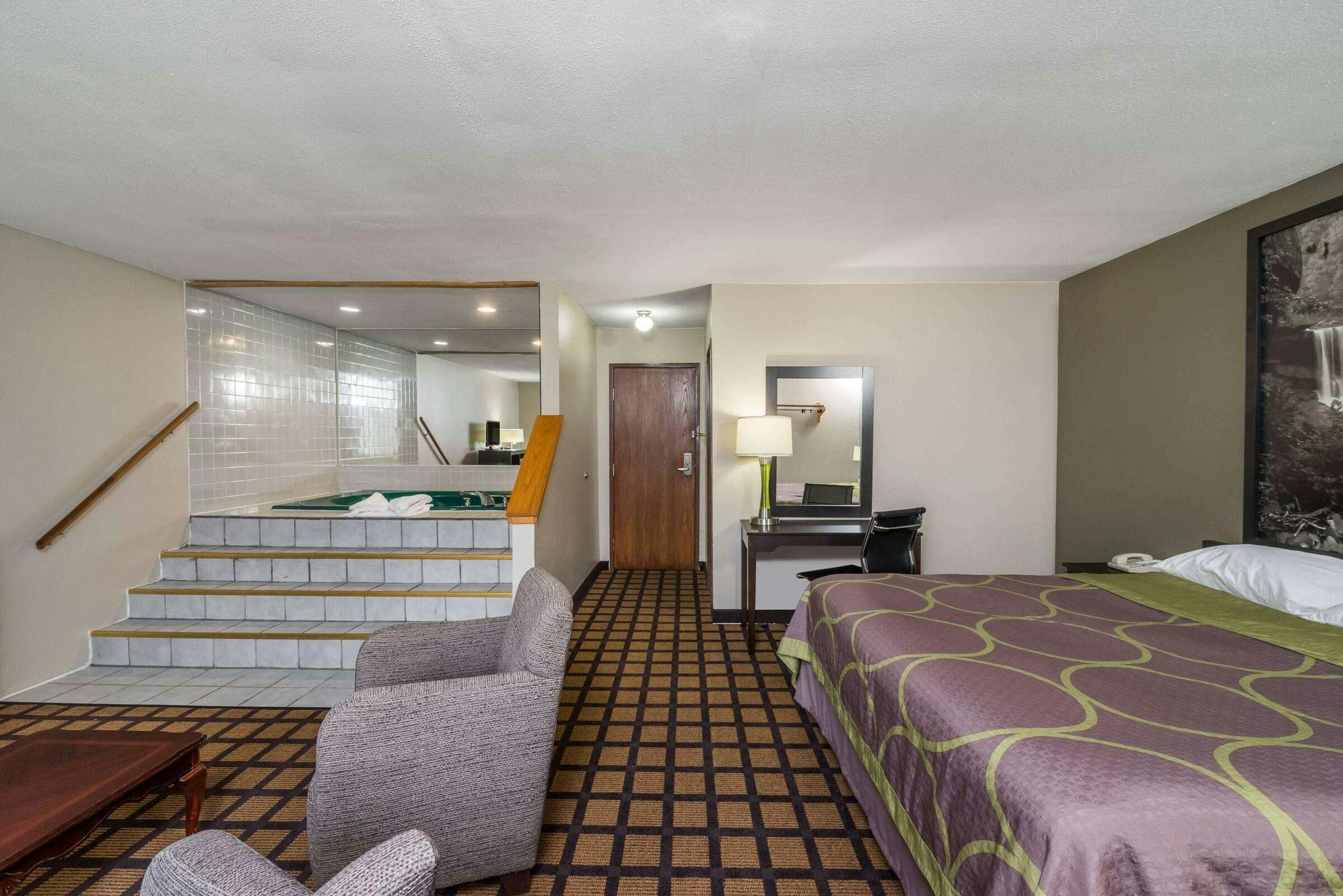 Hotel Super 8 Munfordville KY photo 3