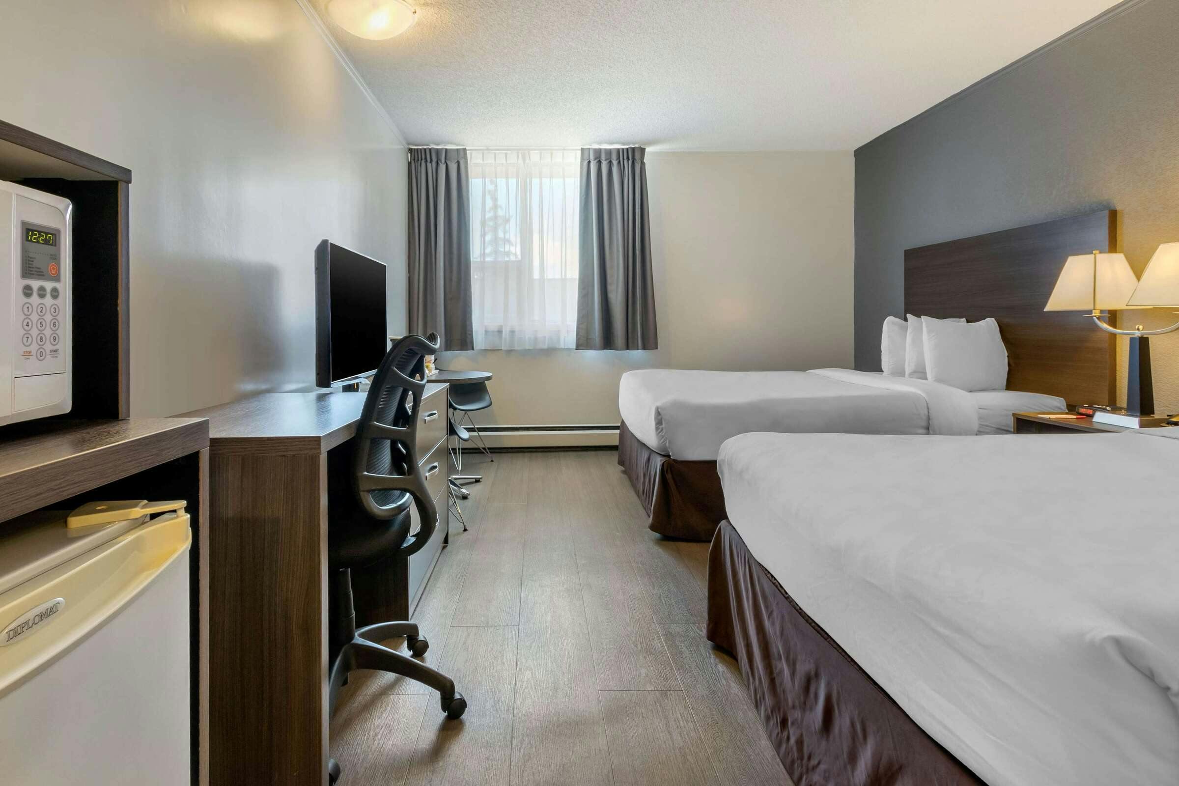 Hotel Super 8 by Wyndham Macleod Trail Calgary photo 5
