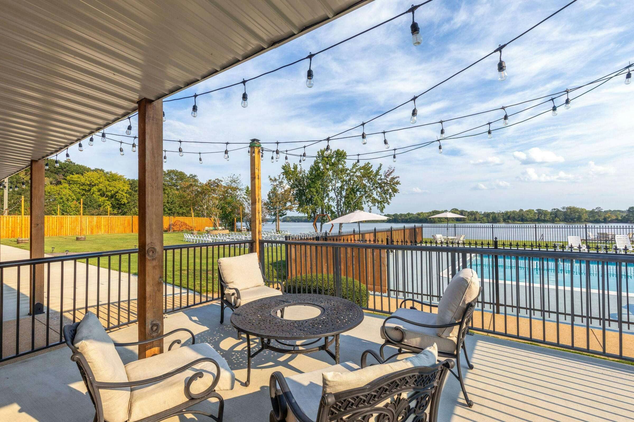 Hotel Super 8 by Wyndham Riverside AL photo 4