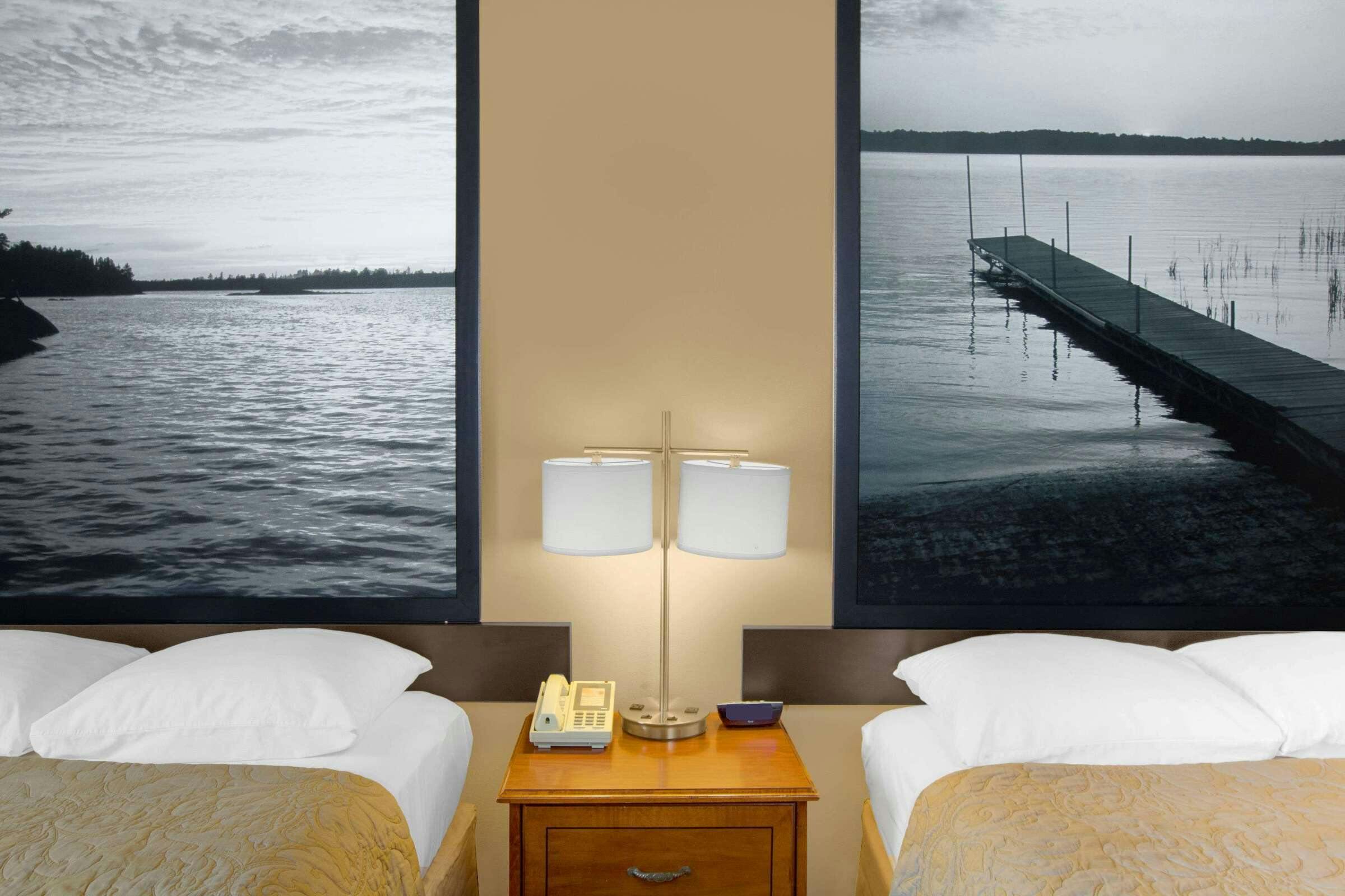 Hotel Super 8 by Wyndham Clear Lake photo 2