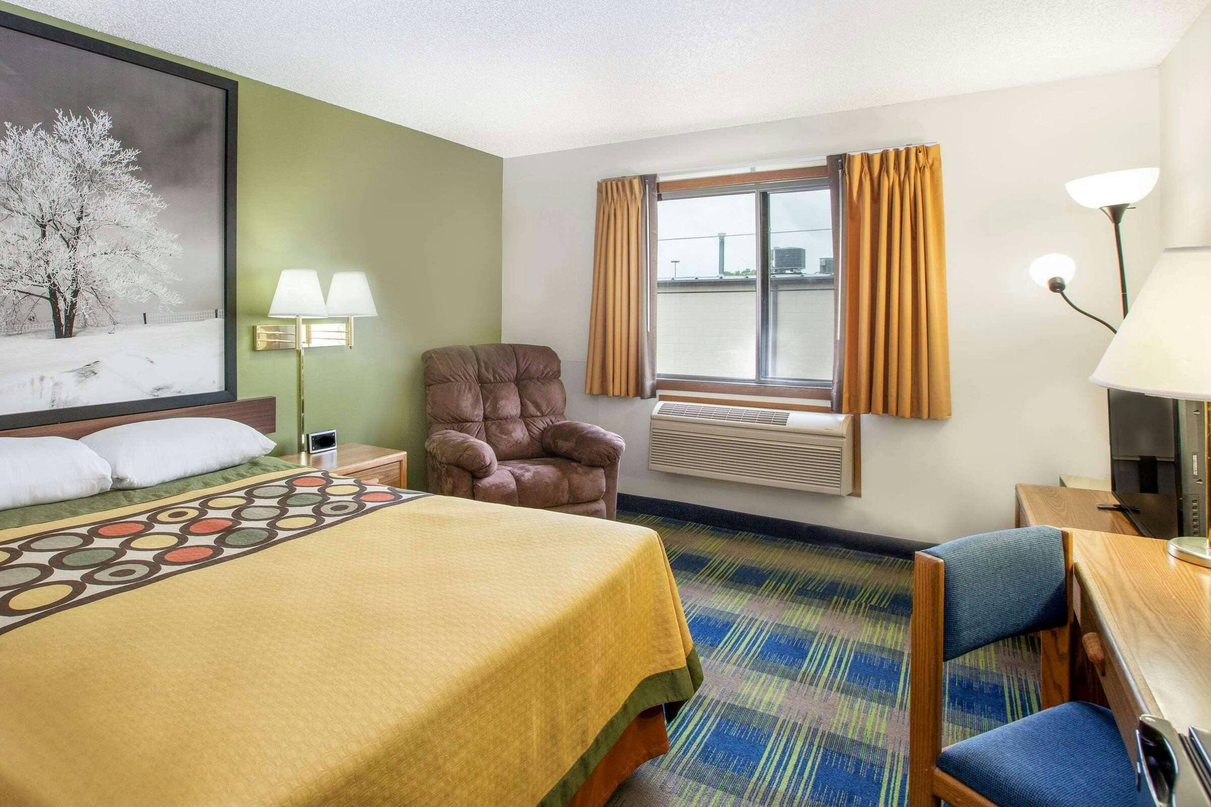 Hotel Super 8 by Wyndham Columbus photo 3