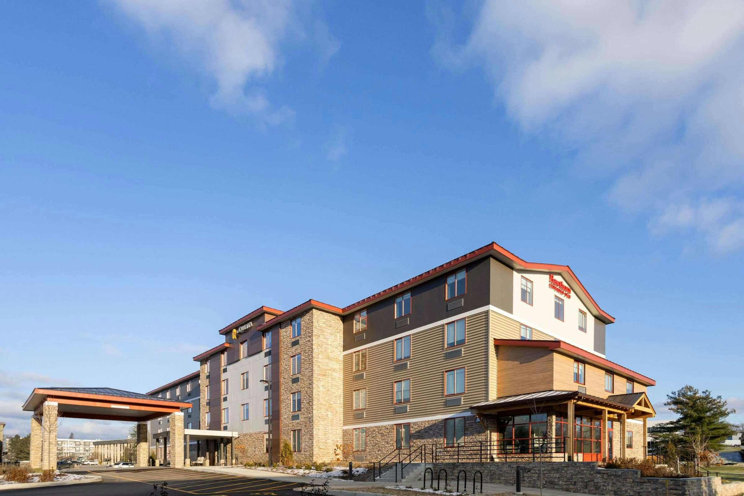 Hotel La Quinta Inn & Suites by Wyndham Williston/Burlington photo 1