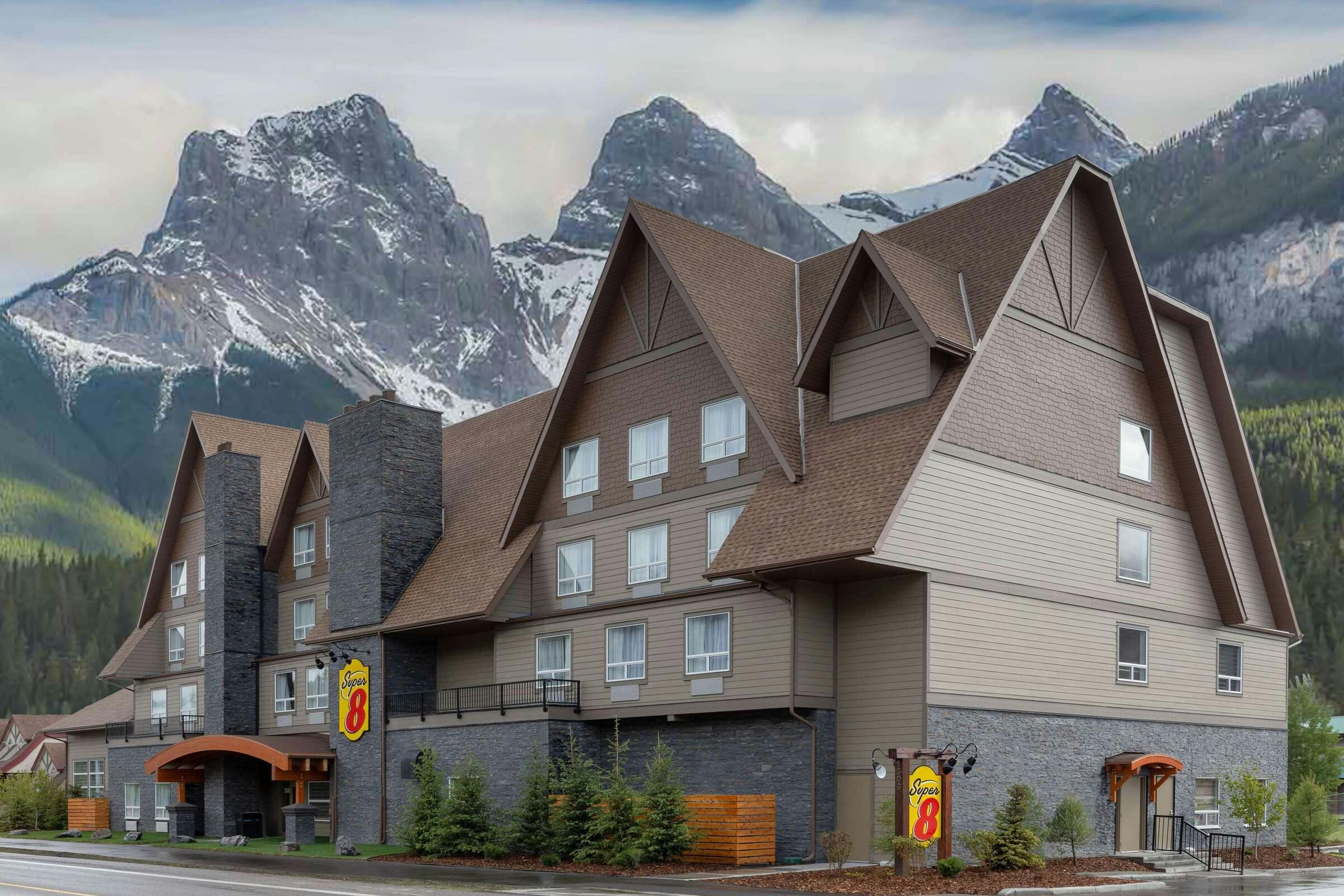 Hotel Super 8 by Wyndham Canmore photo 1