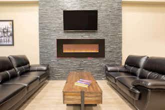 Hotel Super 8 Canmore photo 2