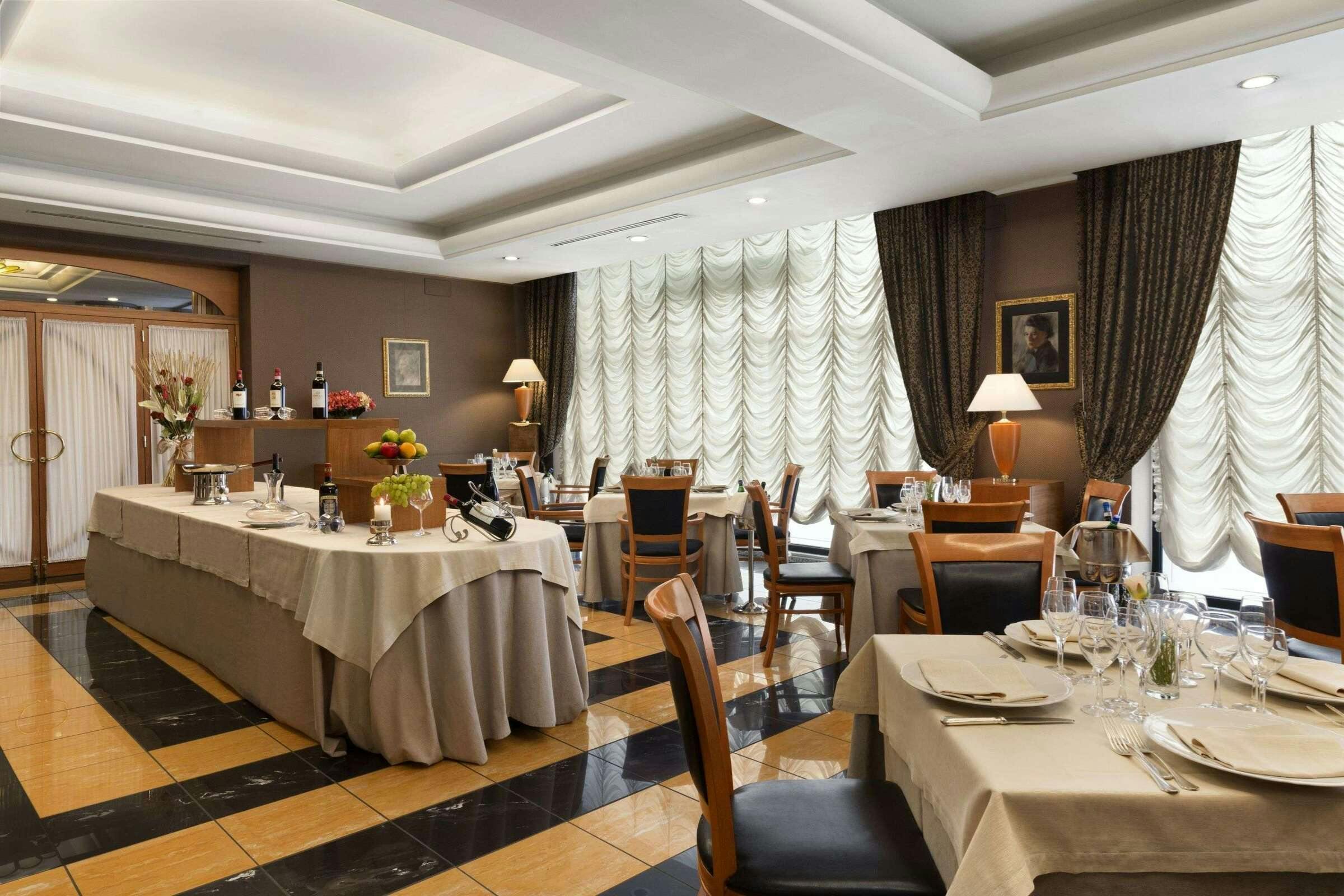 Hotel Ramada Naples photo 2