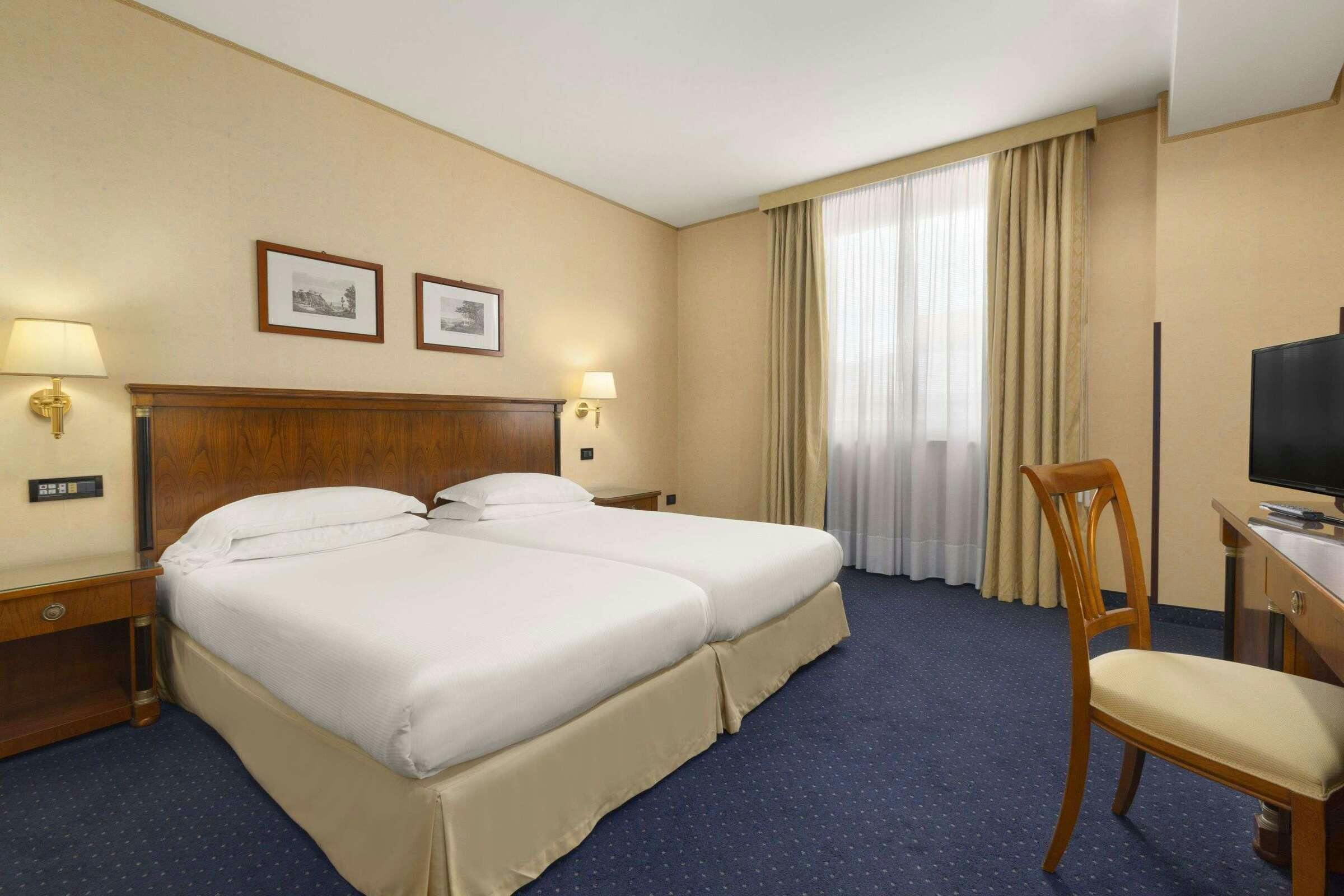 Hotel Ramada Naples photo 3