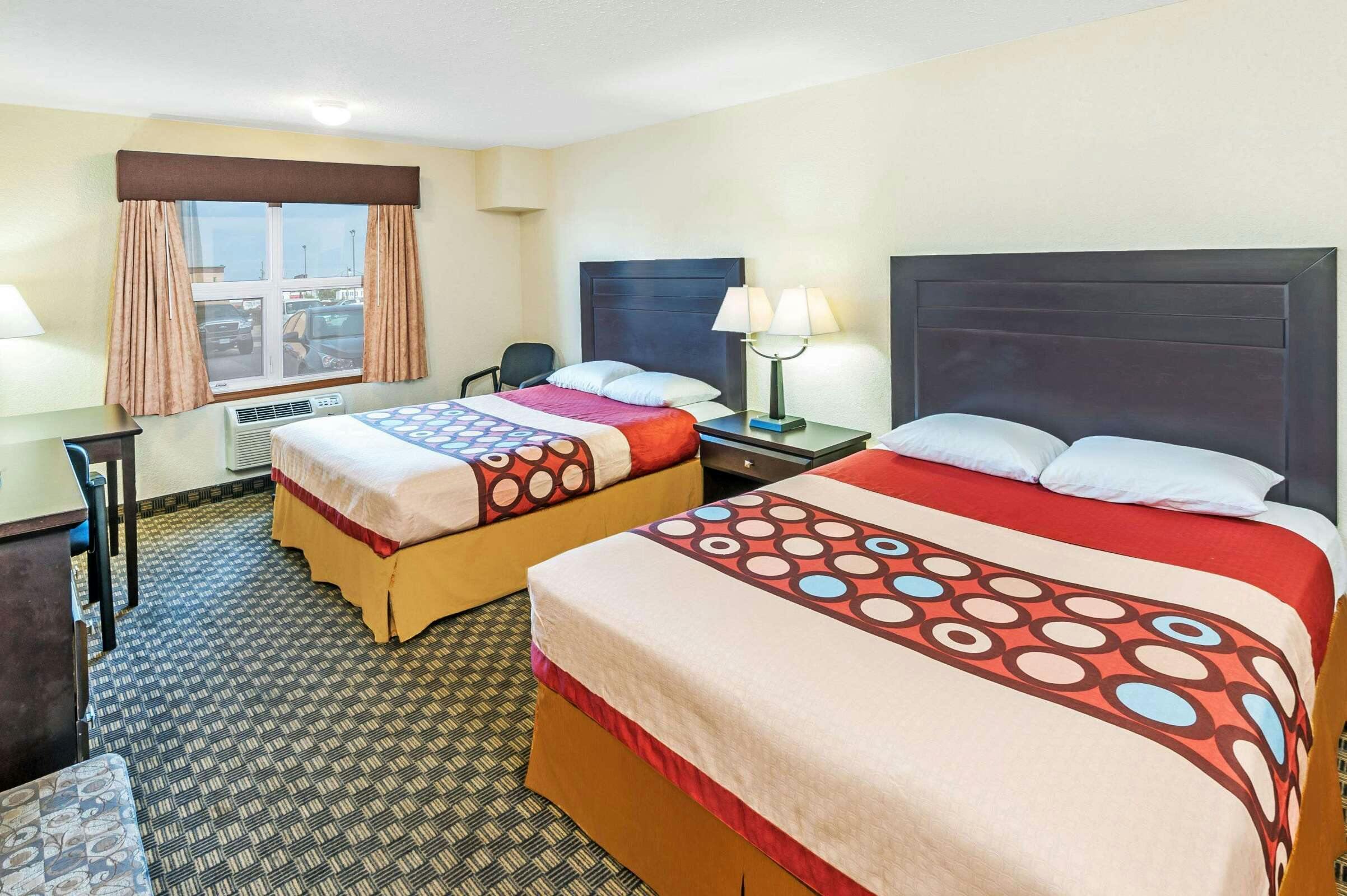 Hotel Super 8 by Wyndham Calgary/Airport photo 1