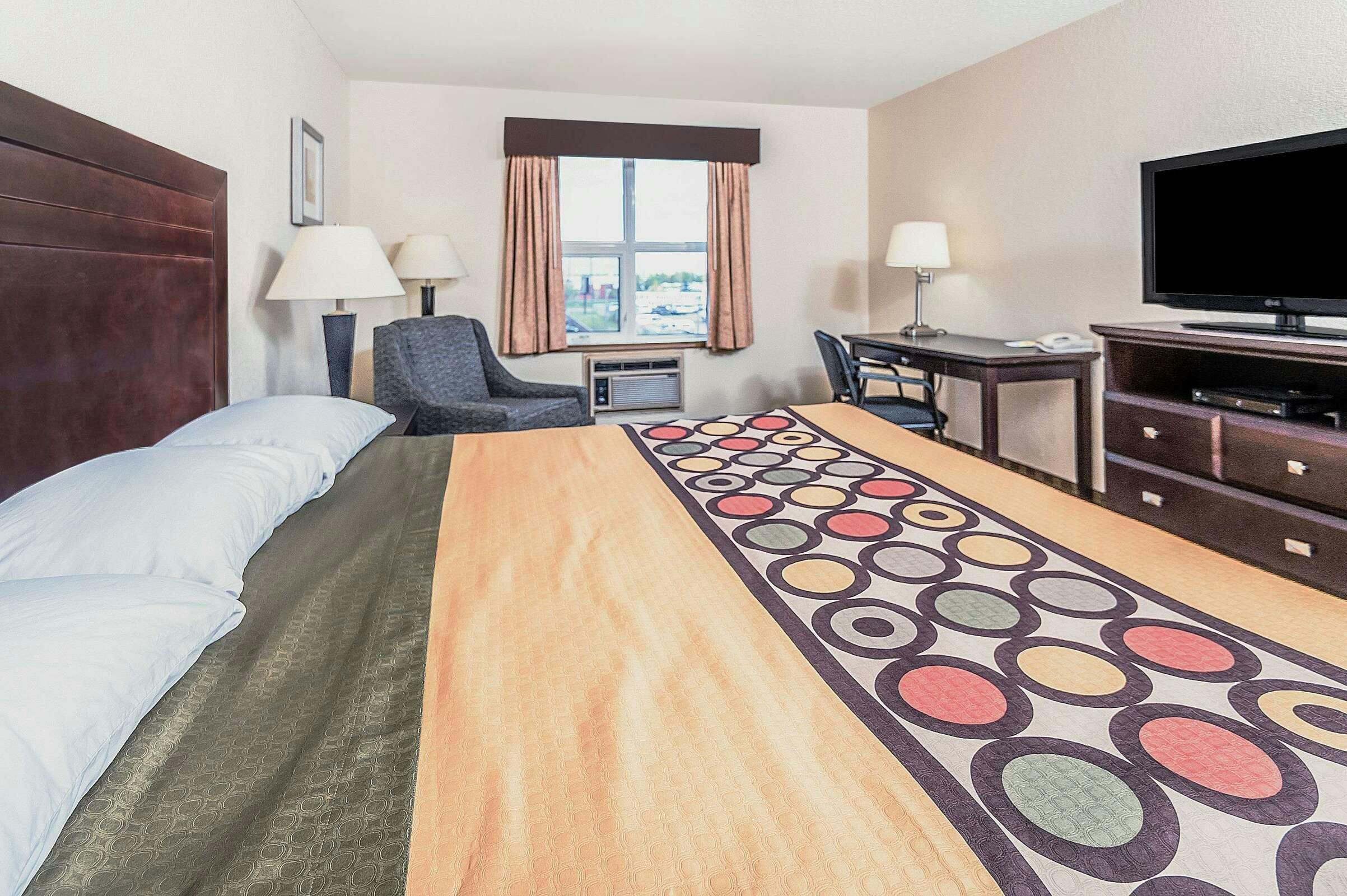 Hotel Super 8 by Wyndham Calgary/Airport photo 3