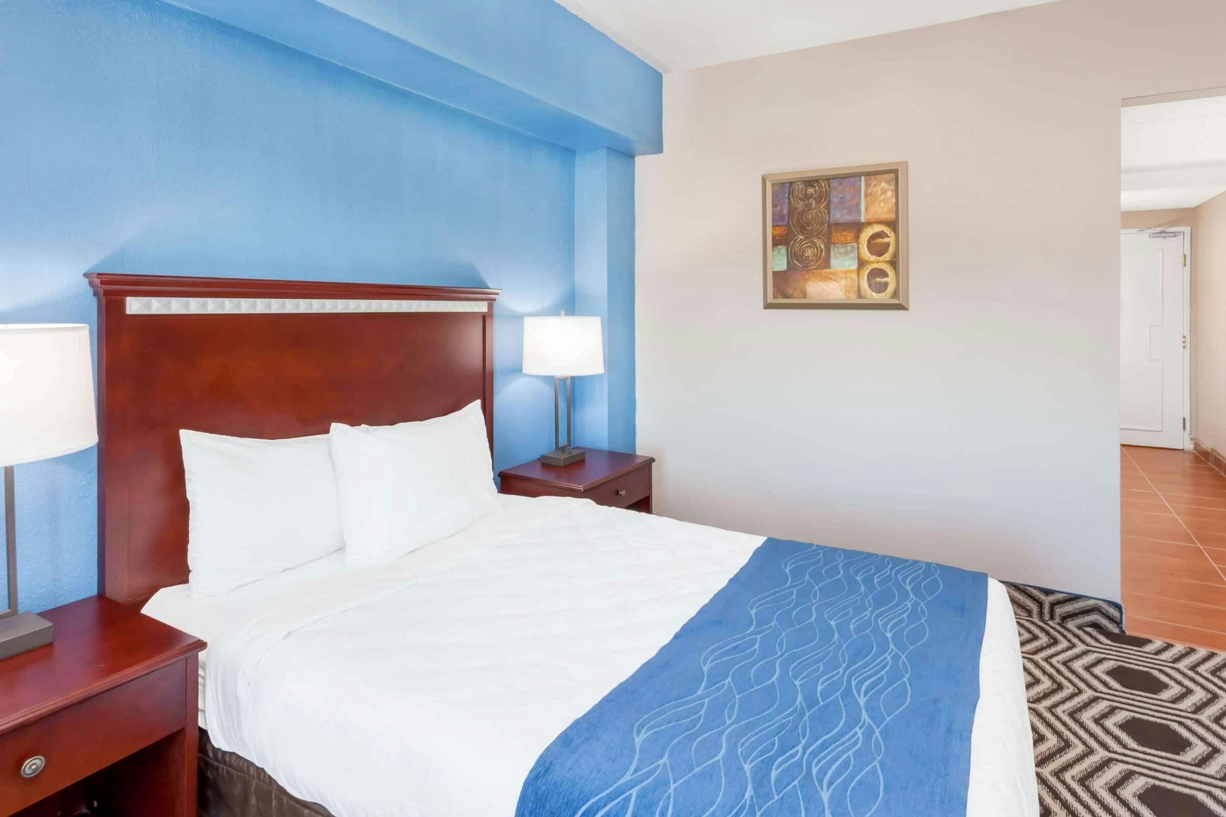 Hotel Baymont by Wyndham Delavan Near Lake Geneva photo 3