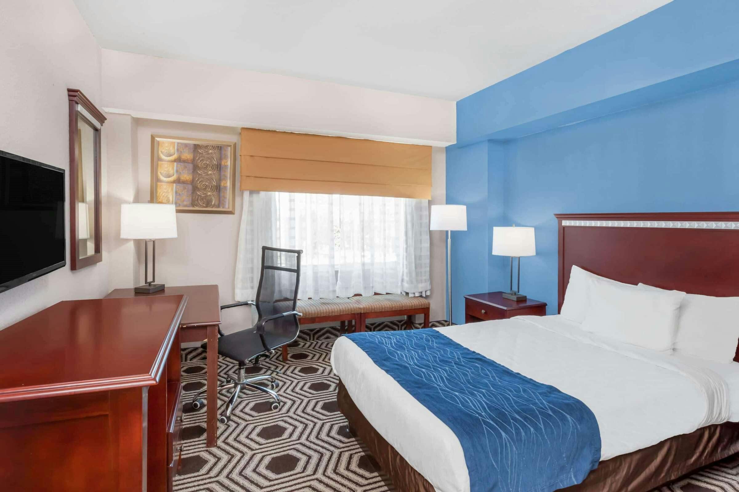 Hotel Baymont by Wyndham Delavan Near Lake Geneva photo 5