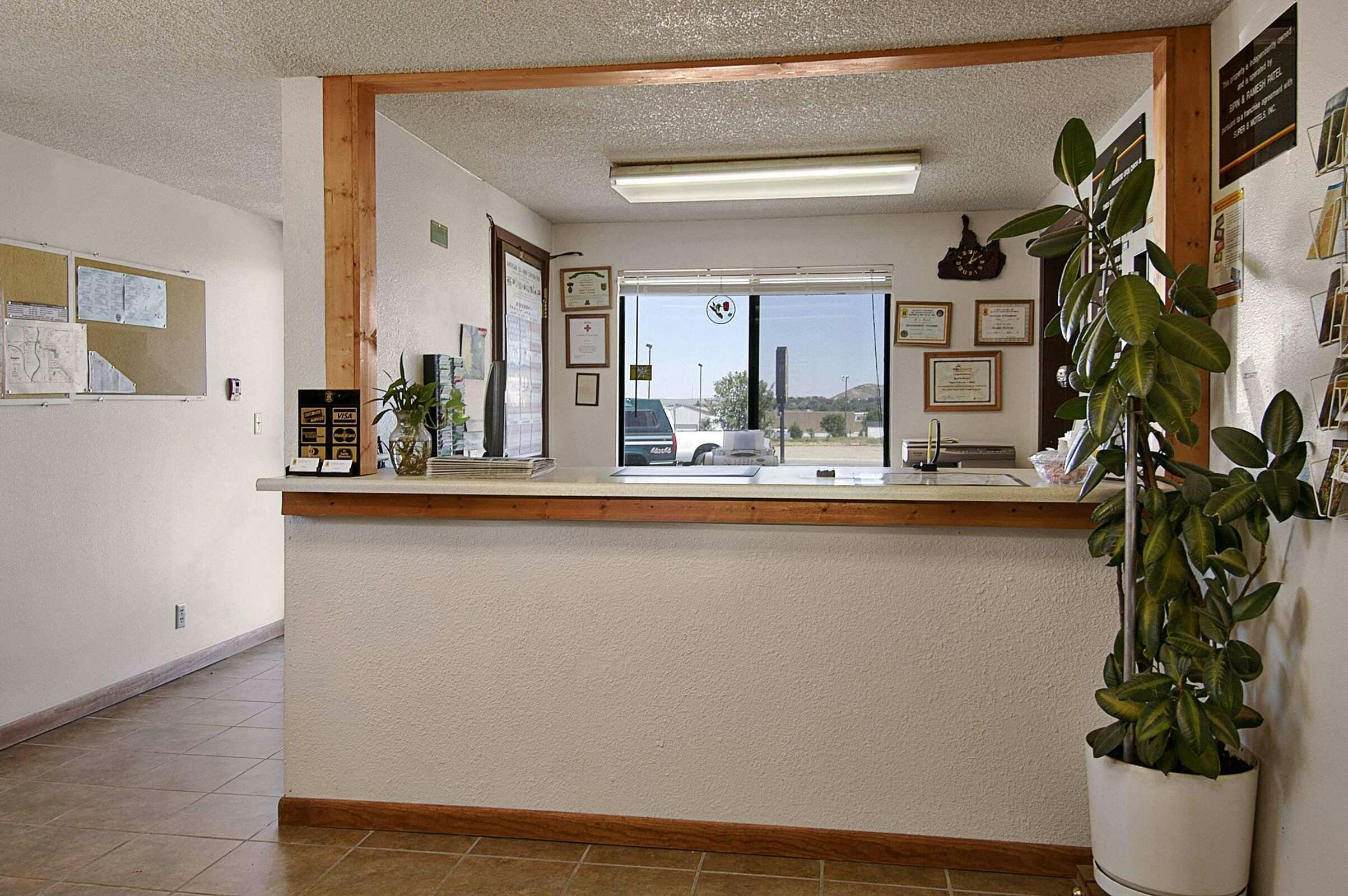 Super 8 by Wyndham Douglas, WY