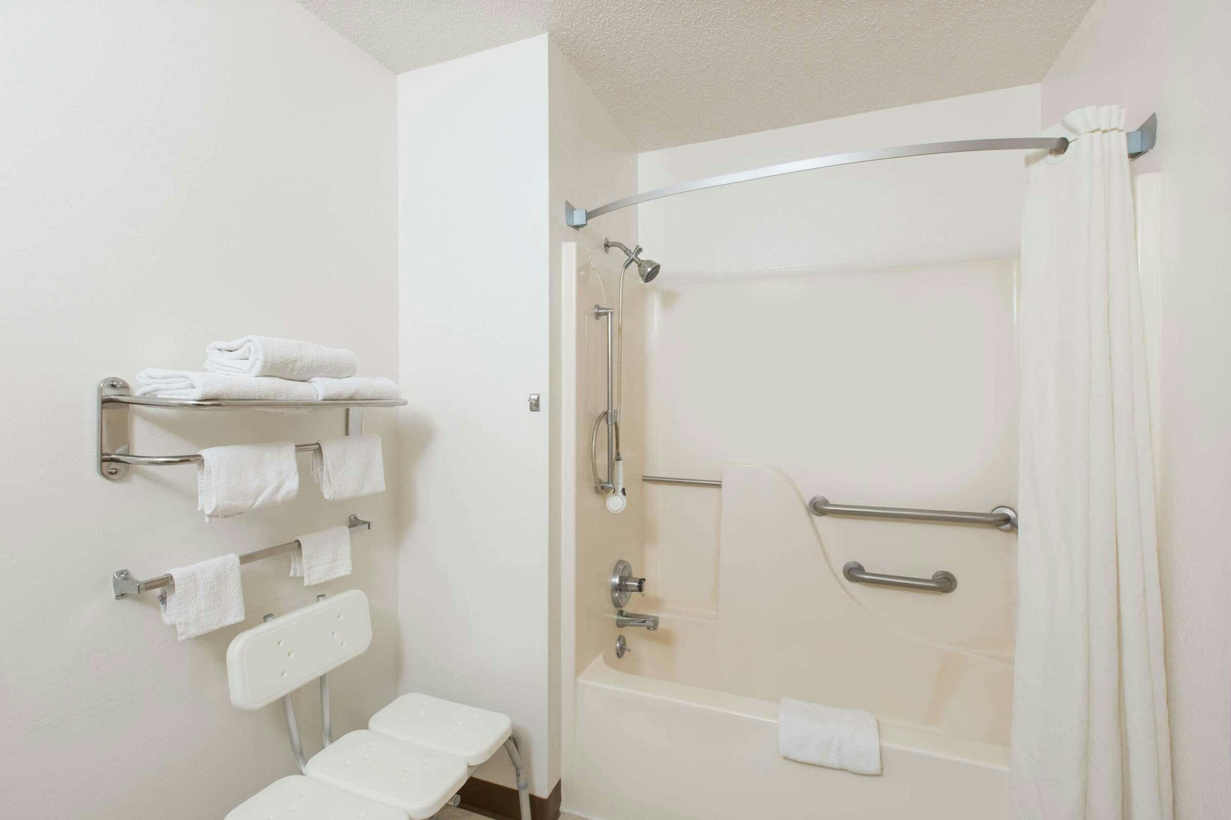 Hotel Super 8 by Wyndham Wayne photo 3