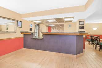 Hotel Super 8 Marshalltown photo 1