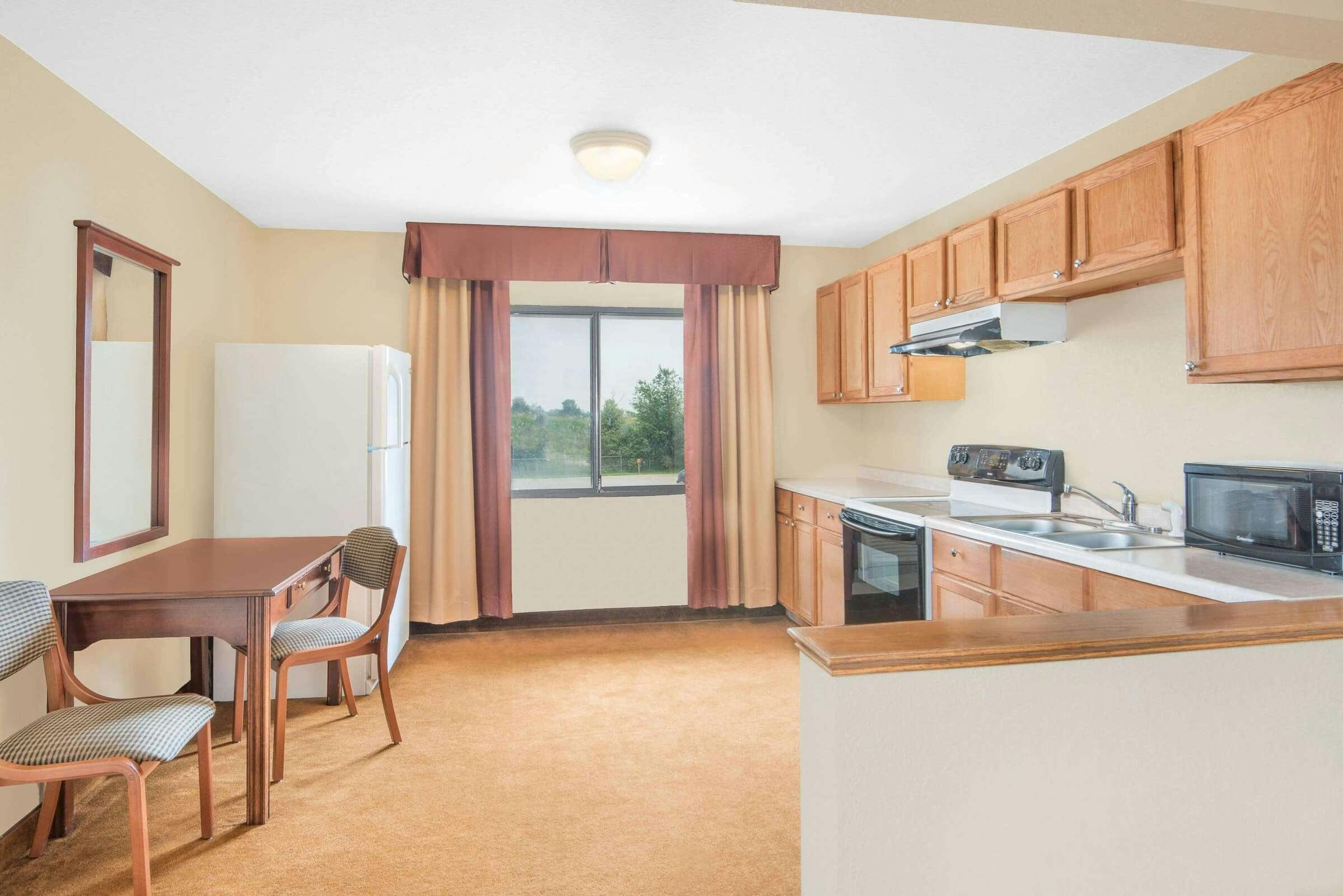 Hotel Super 8 by Wyndham Marshalltown photo 3