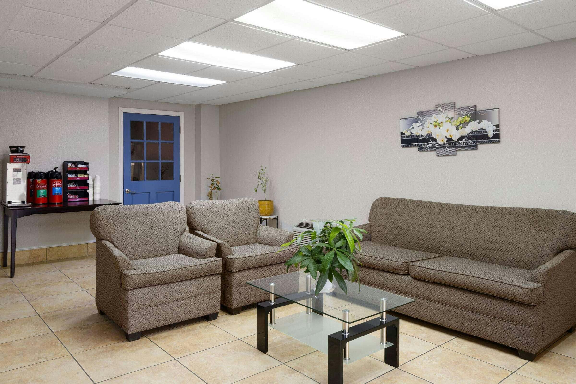 Hotel Days Inn by Wyndham Montgomery I-85 photo 4