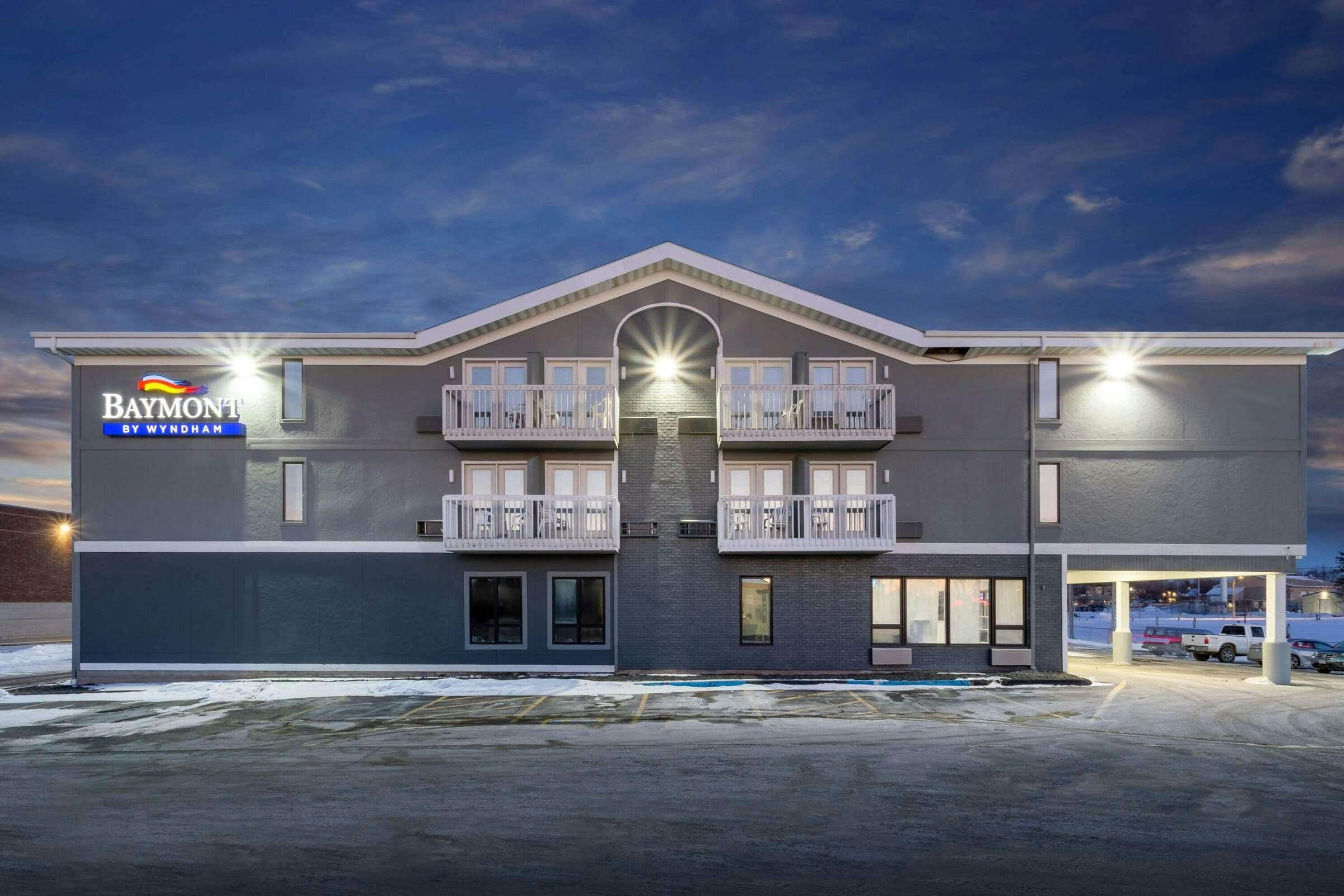 Hotel Baymont by Wyndham Rochester Mayo Clinic Area photo 2