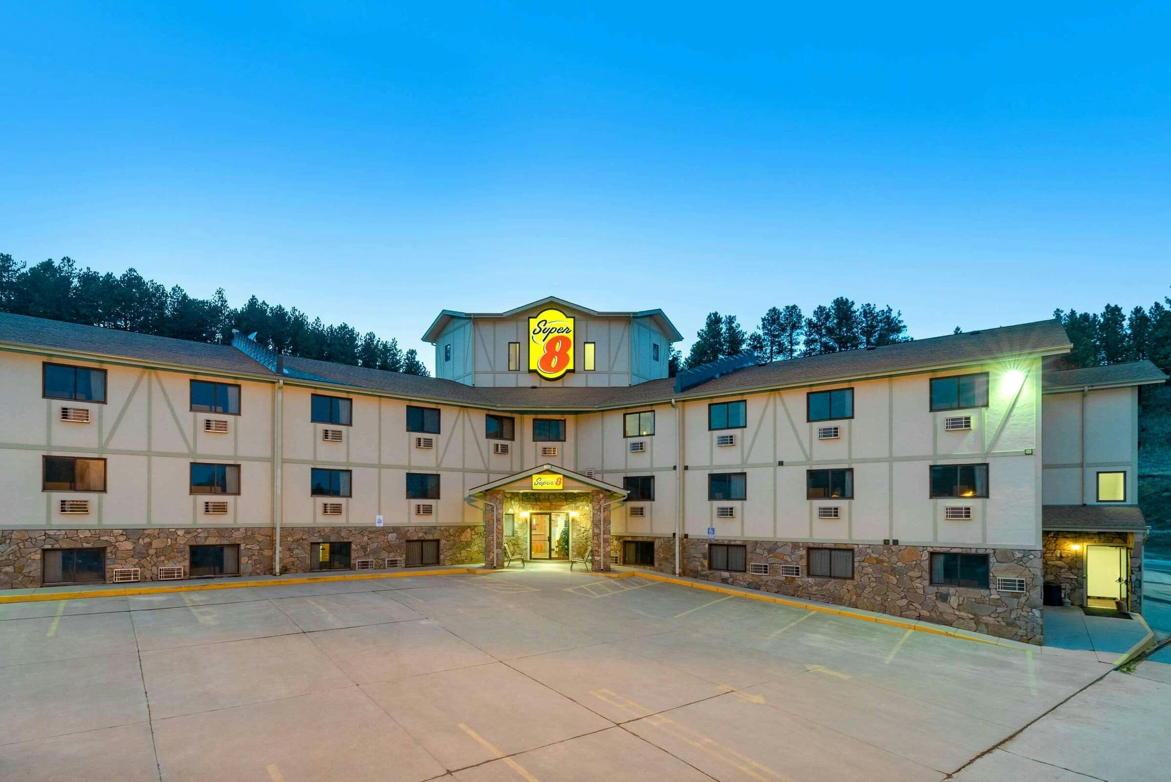 Hotel Super 8 by Wyndham Hill City/Mt Rushmore/ Area photo 1