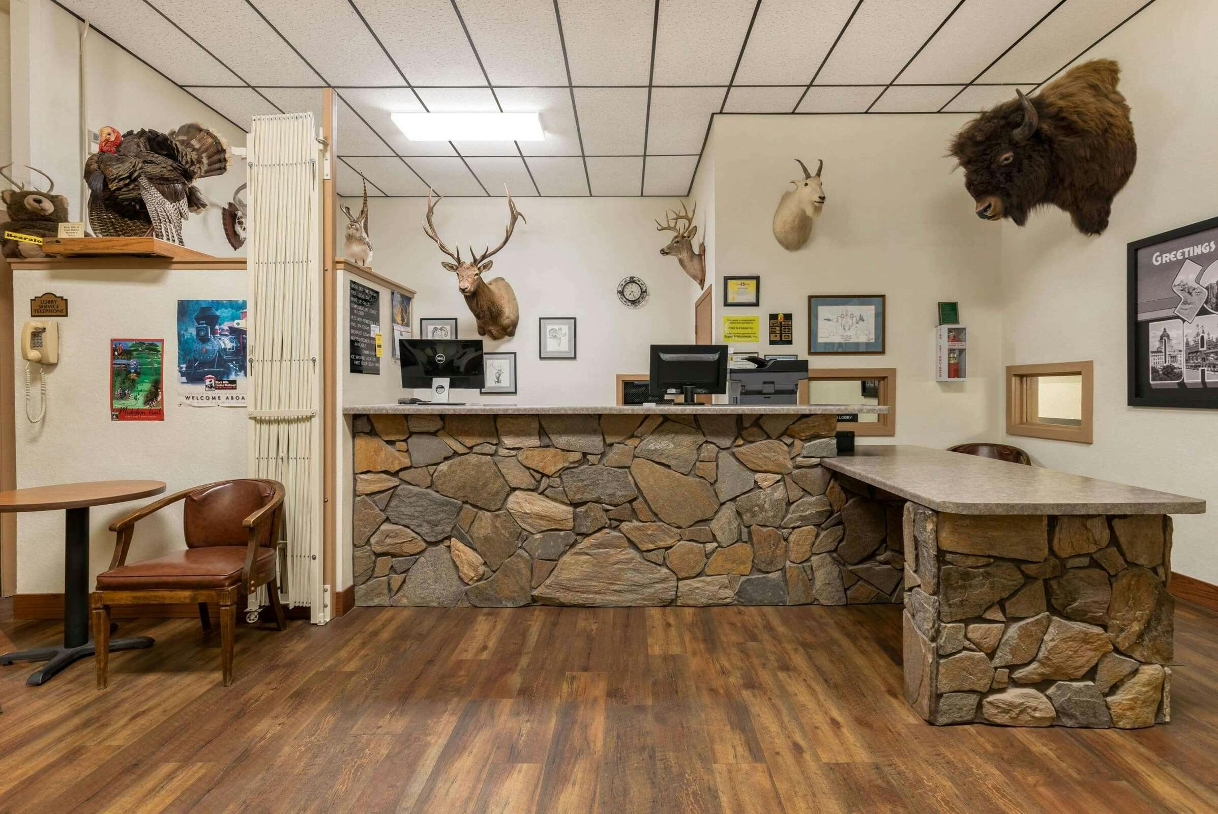 Hotel Super 8 by Wyndham Hill City/Mt Rushmore/ Area photo 2