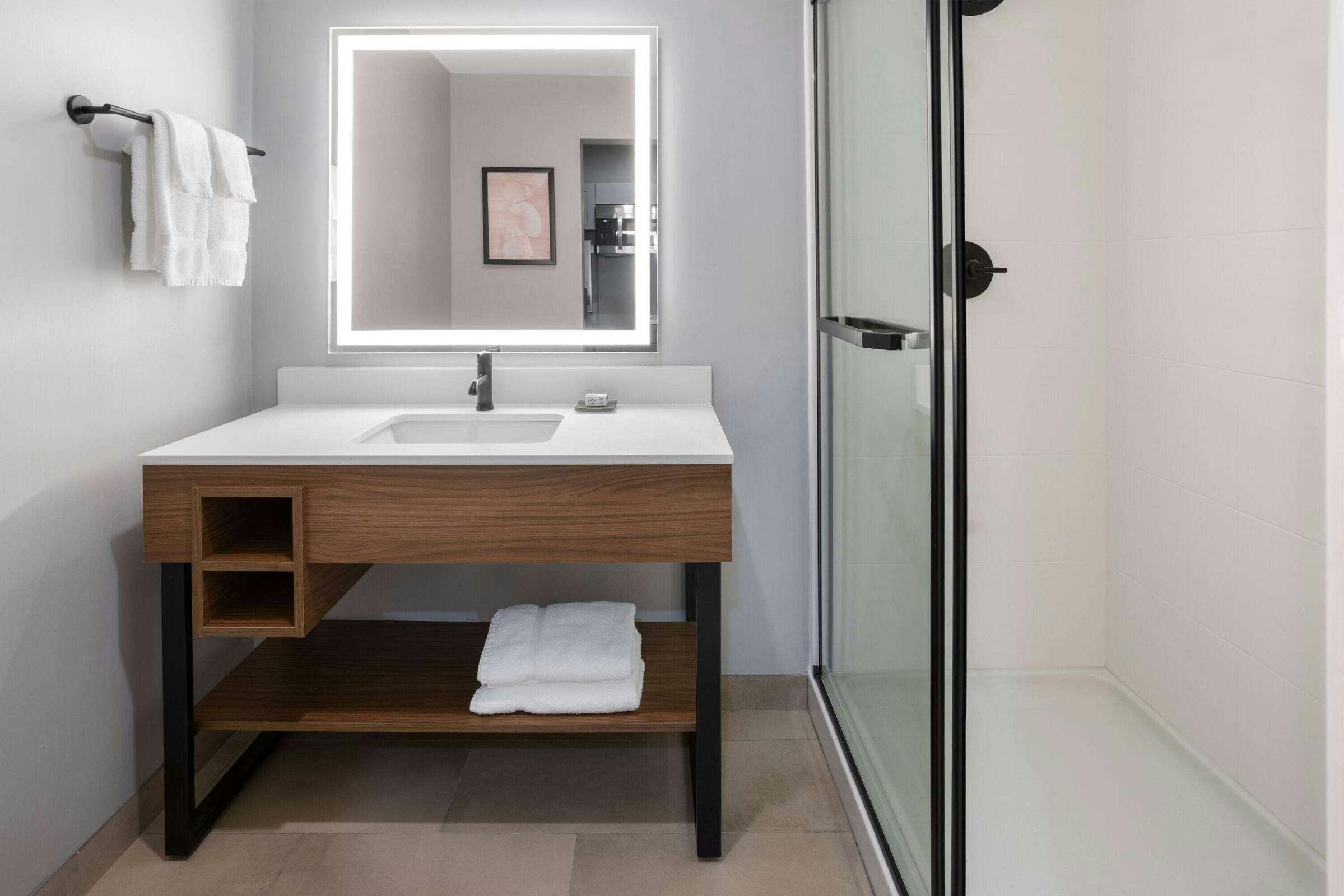 Hotel Hawthorn Extended Stay by Wyndham Williston/Burlington photo 5