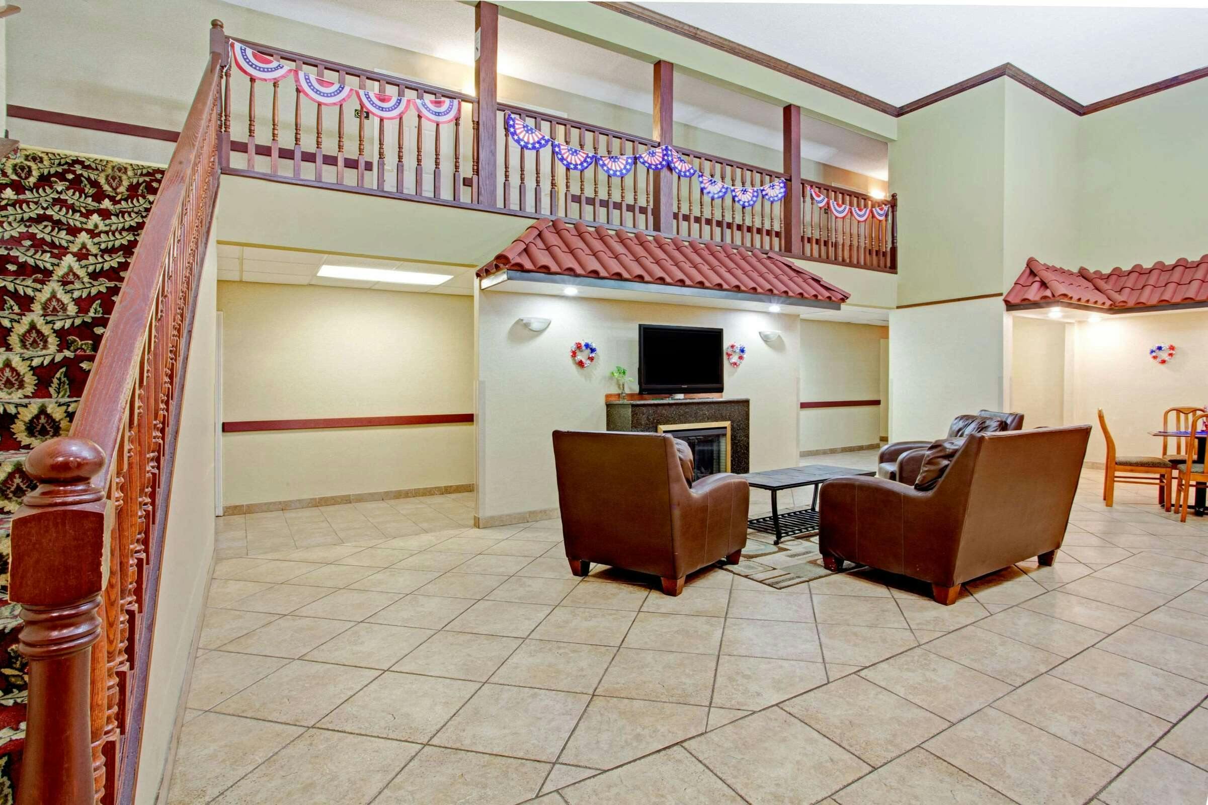 Hotel Super 8 by Wyndham Forrest City AR photo 2