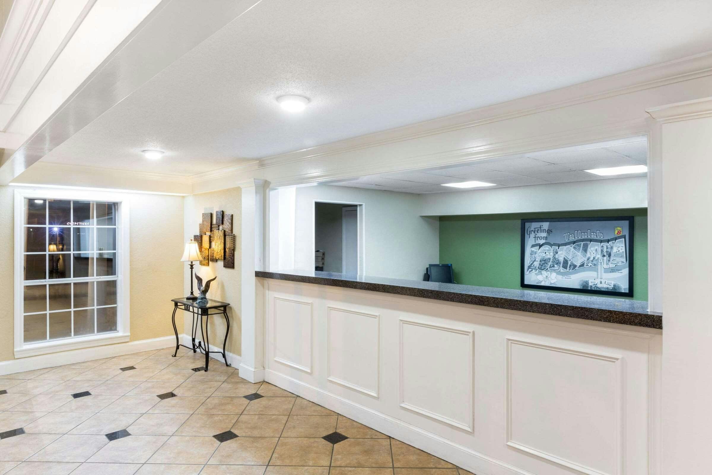 Hotel Super 8 by Wyndham Tallulah LA photo 1