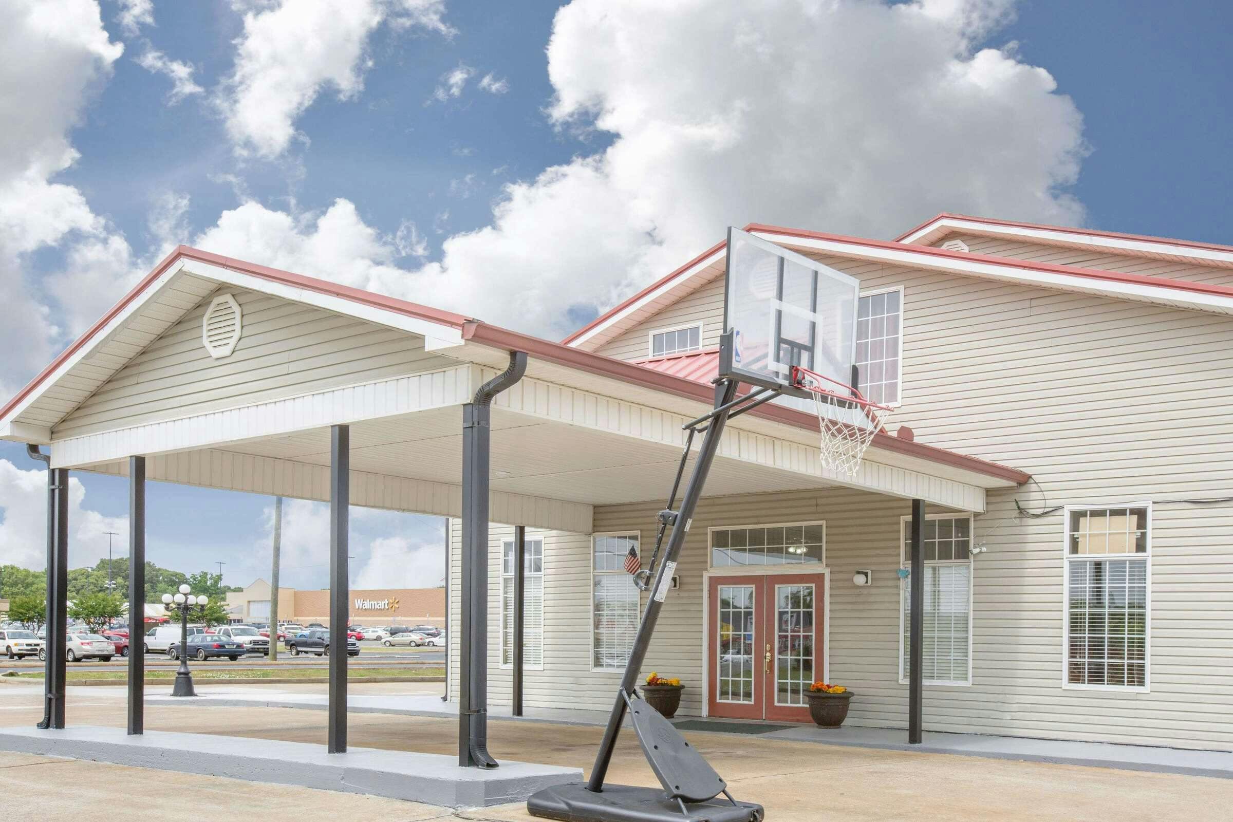 Hotel Super 8 Talladega AL photo 1