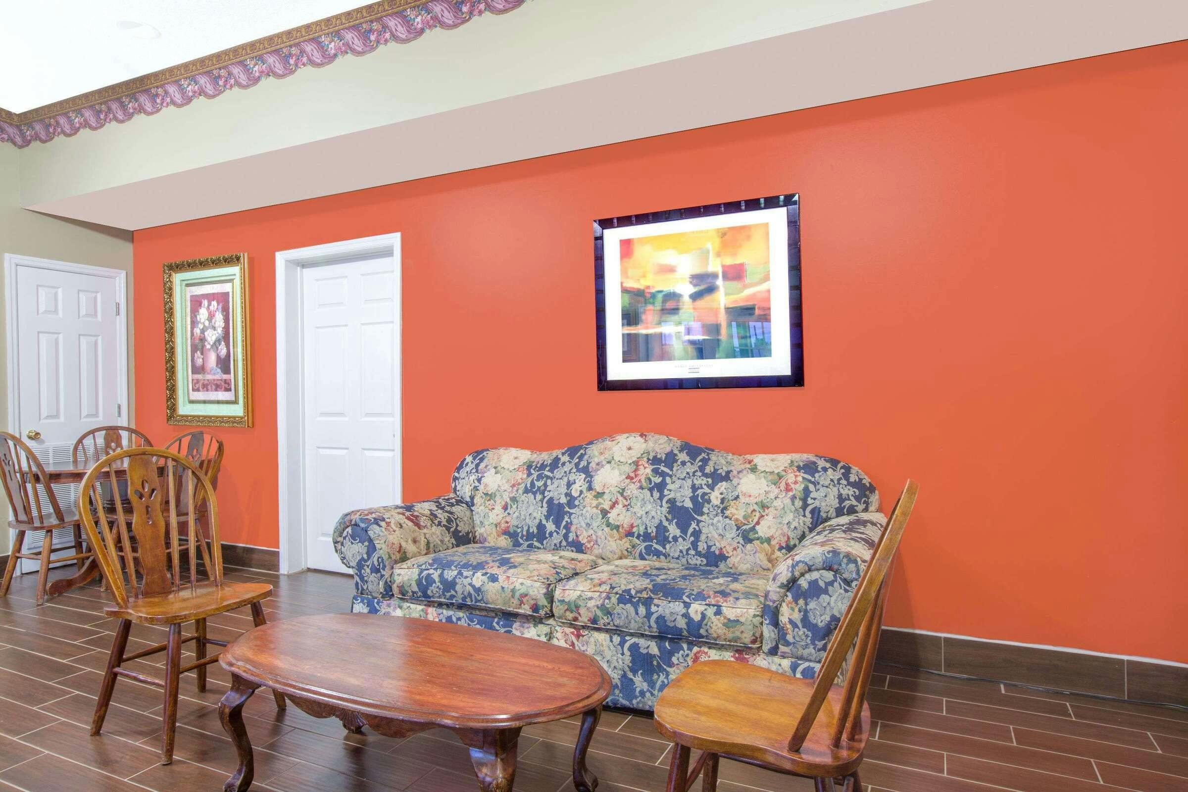 Hotel Super 8 Talladega AL photo 2