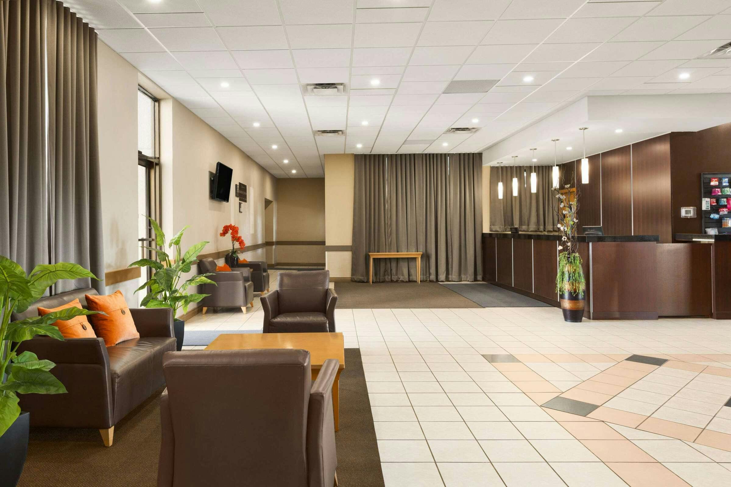 Hotel Travelodge by Wyndham Edmonton West photo 1
