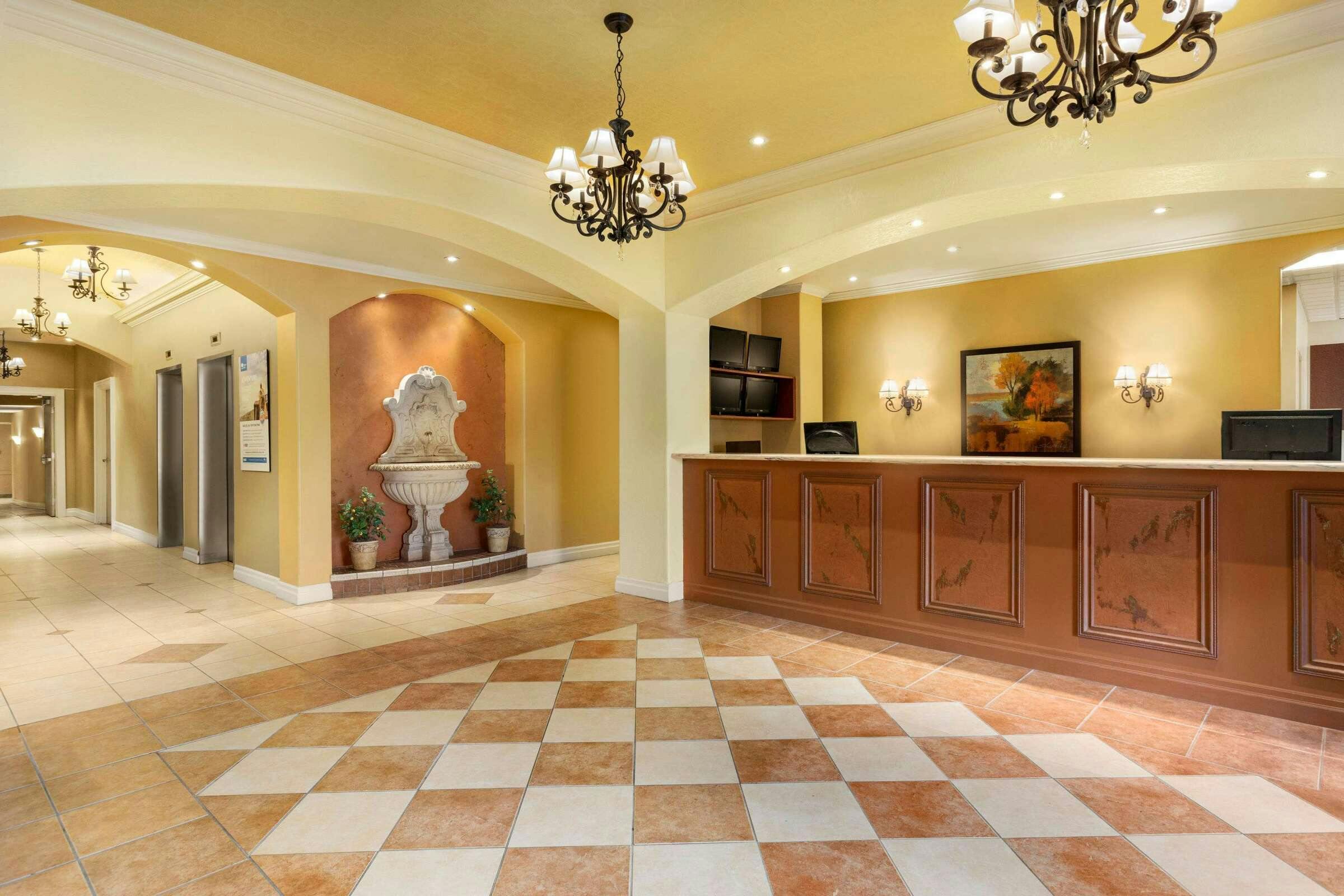 Hotel Days Inn by Wyndham Niagara Falls Centre St. By the Falls photo 1