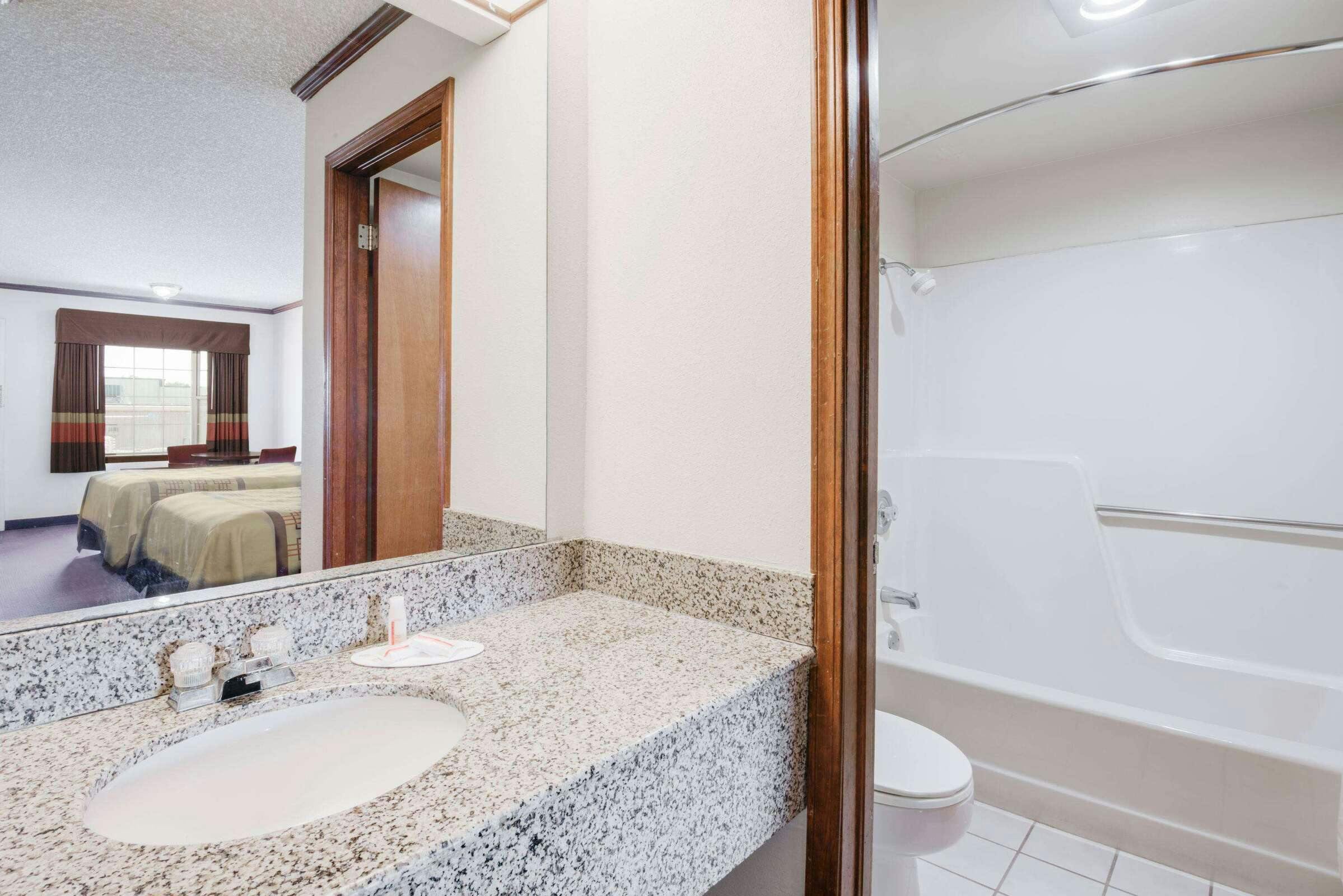 Hotel Days Inn Monett photo 4