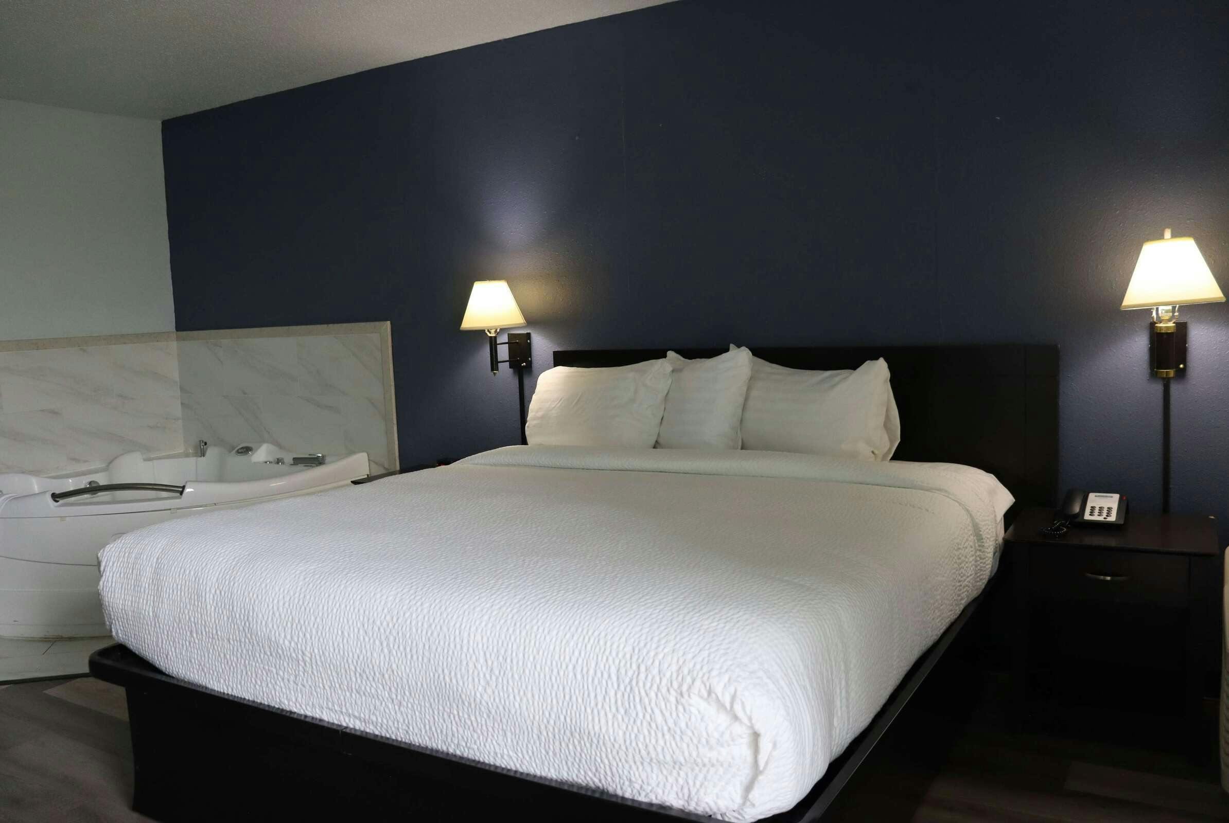 Hotel Travelodge Milwaukee photo 3