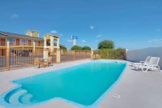 Hotel Baymont Inn and Suites Terrell photo 5