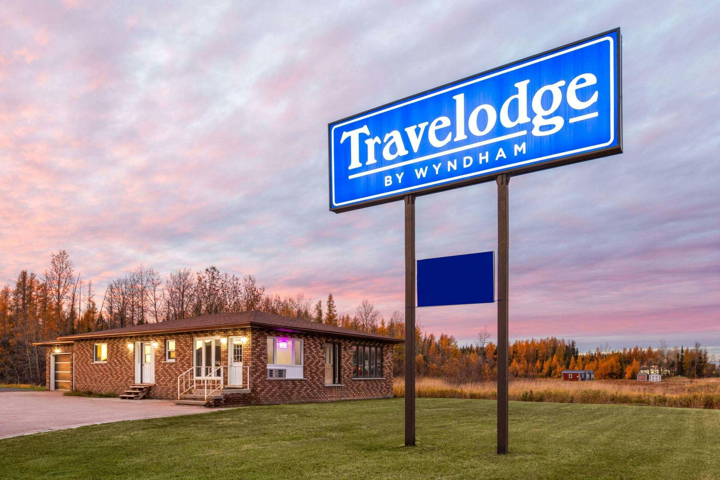 Hotel Travelodge by Wyndham Cochrane Ontario photo 1